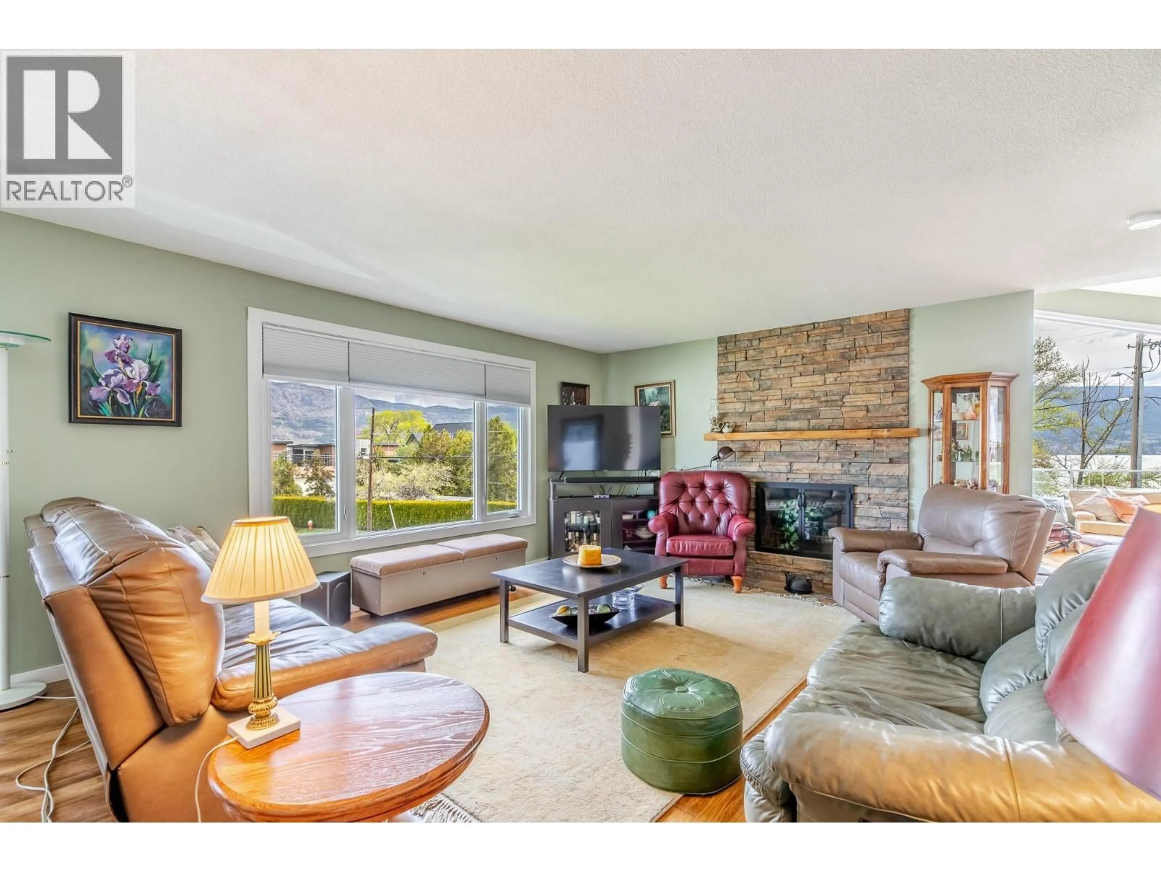 Living room with furniture, unknown for 7315 HIGGIN AVENUE, Summerland British Columbia V0H1Z6