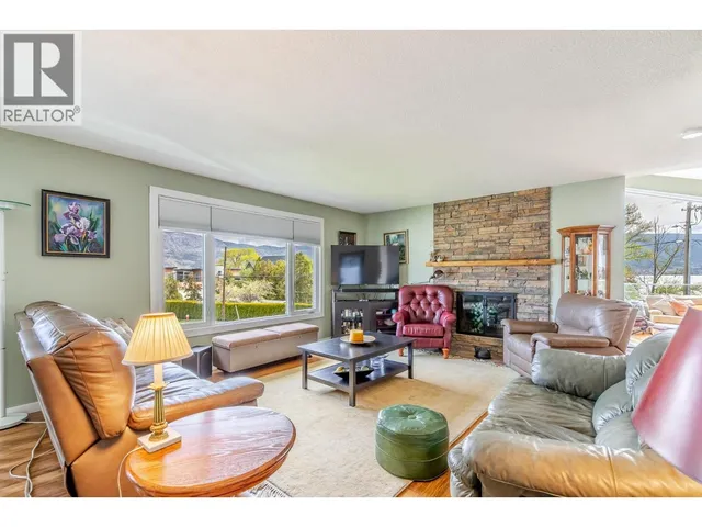 7315 HIGGIN AVENUE, Summerland 4