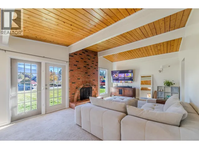 5206 NIXON ROAD, Summerland 3