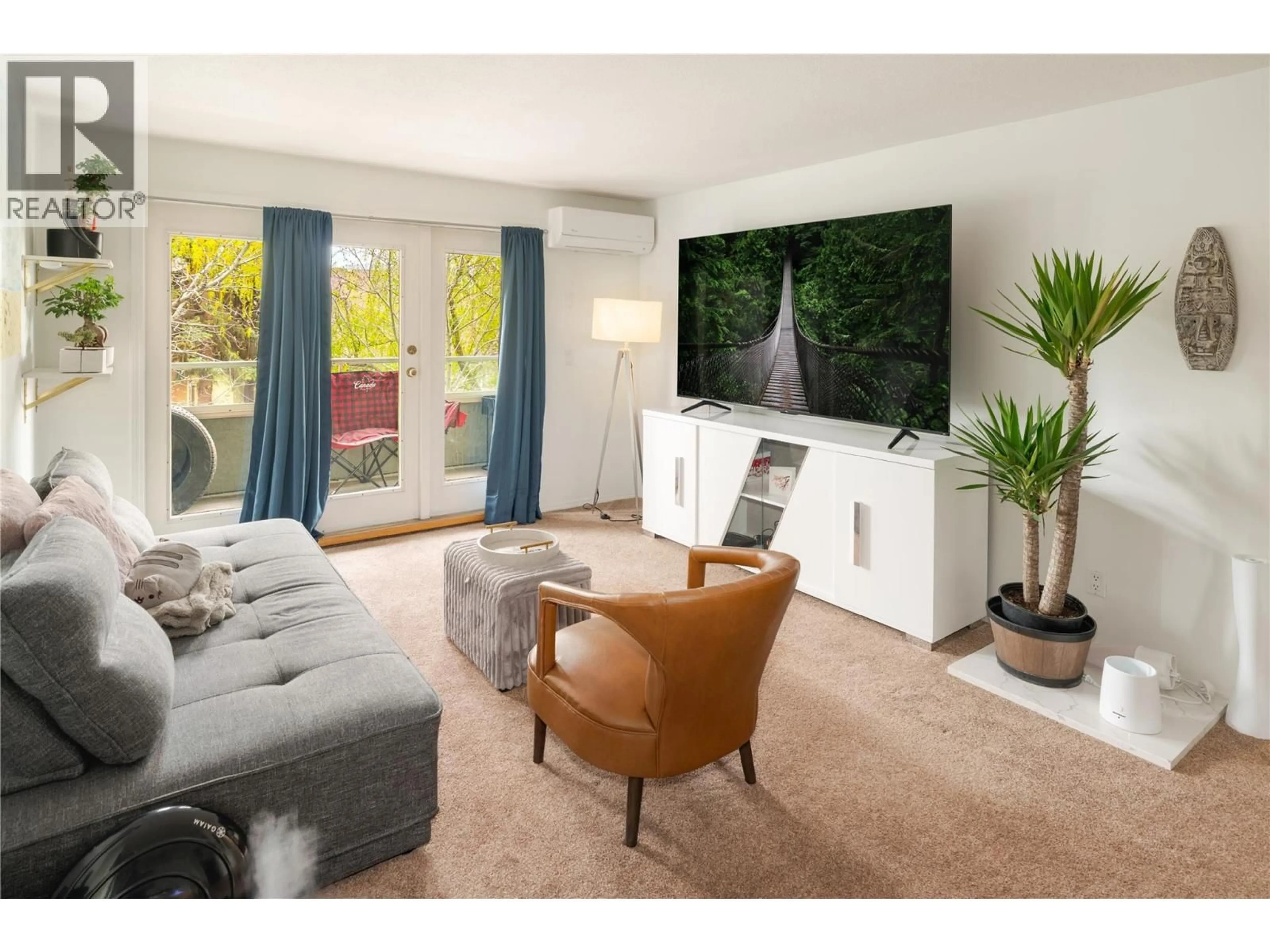 Living room with furniture, unknown for 204 - 3175 DE MONTREUIL COURT, Kelowna British Columbia V1W3W2