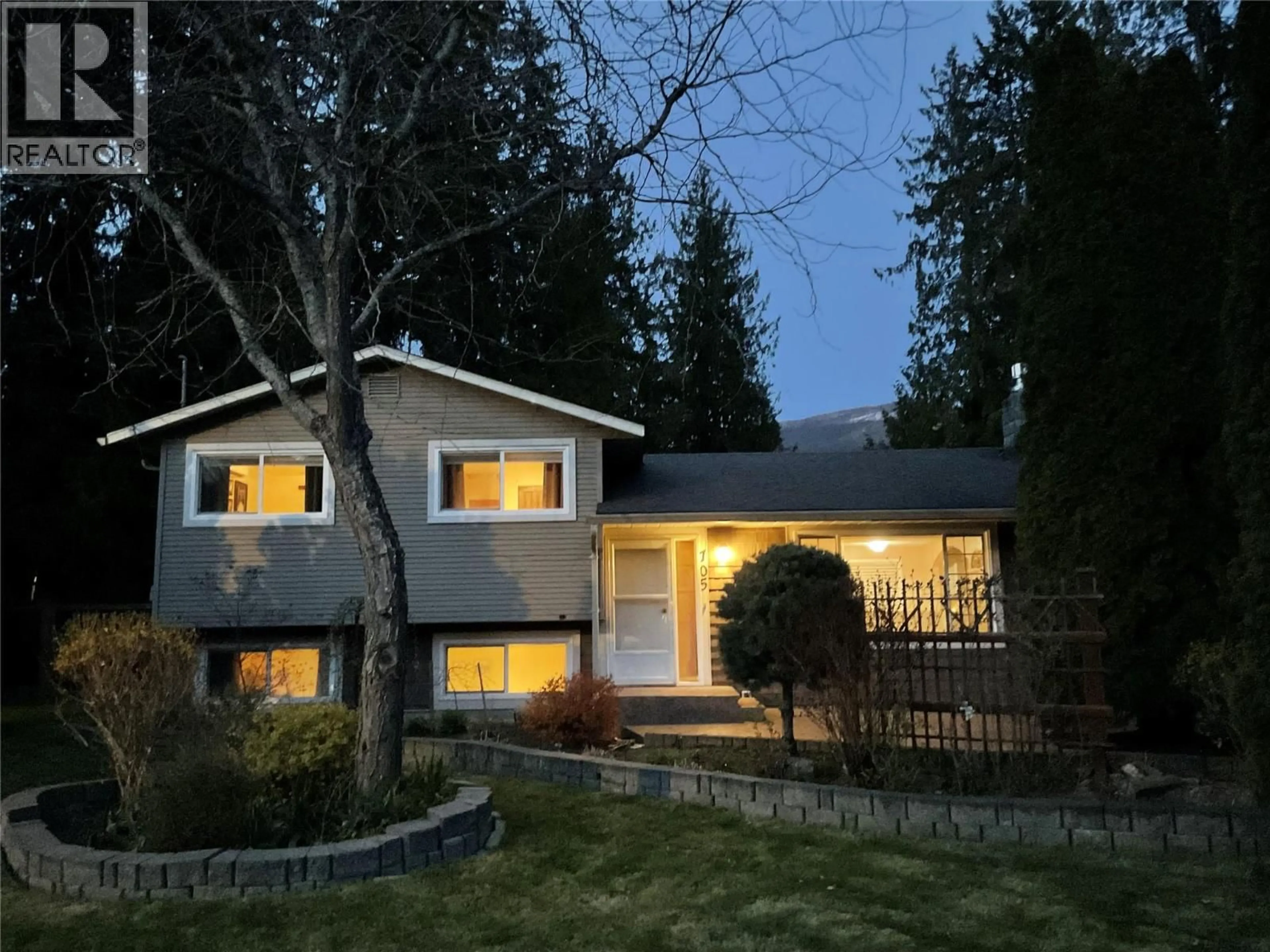 Home with vinyl exterior material, street for 705 SHUSWAP AVENUE, Sicamous British Columbia V0E2V0