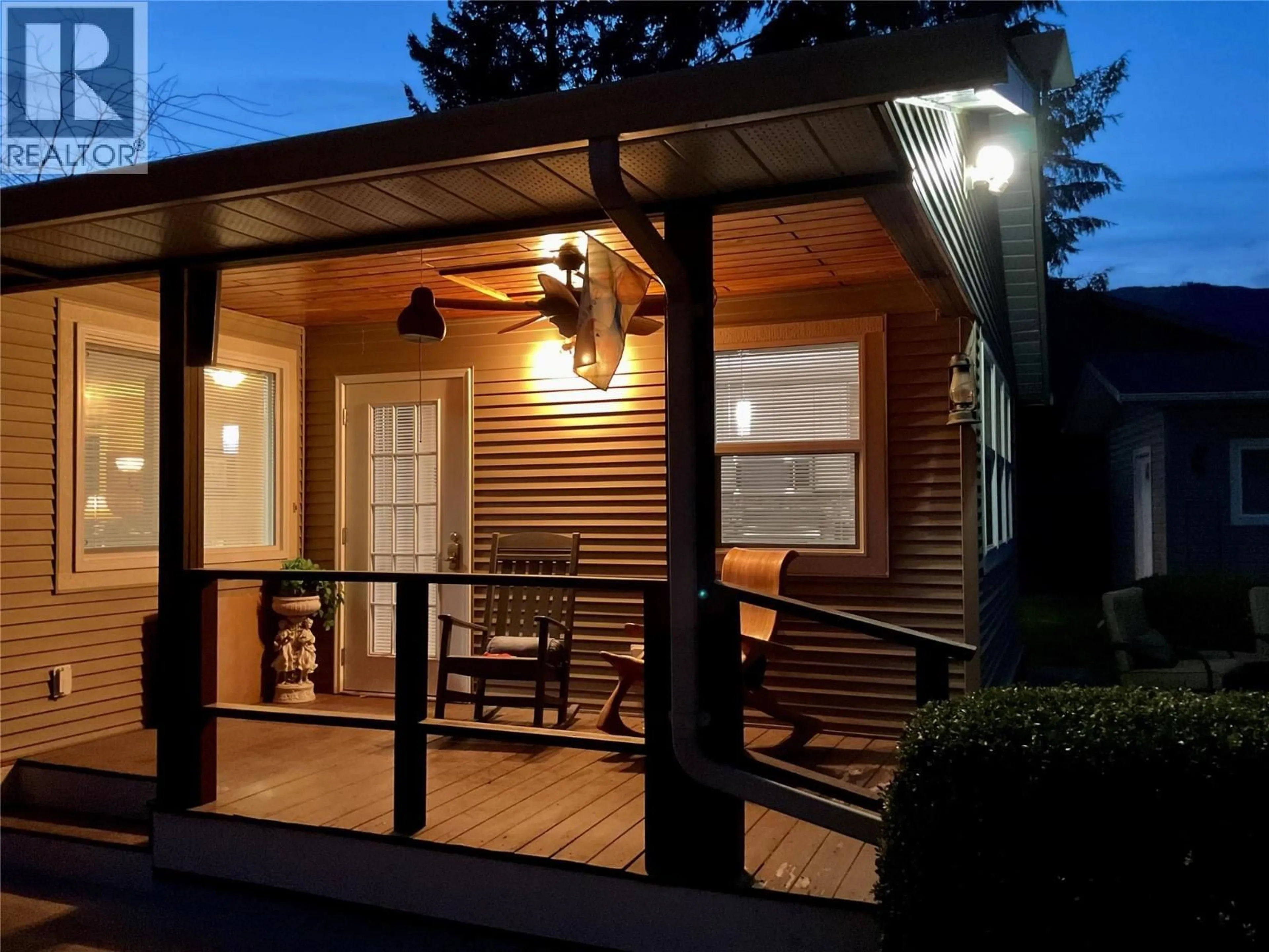 Patio, street for 705 SHUSWAP AVENUE, Sicamous British Columbia V0E2V0