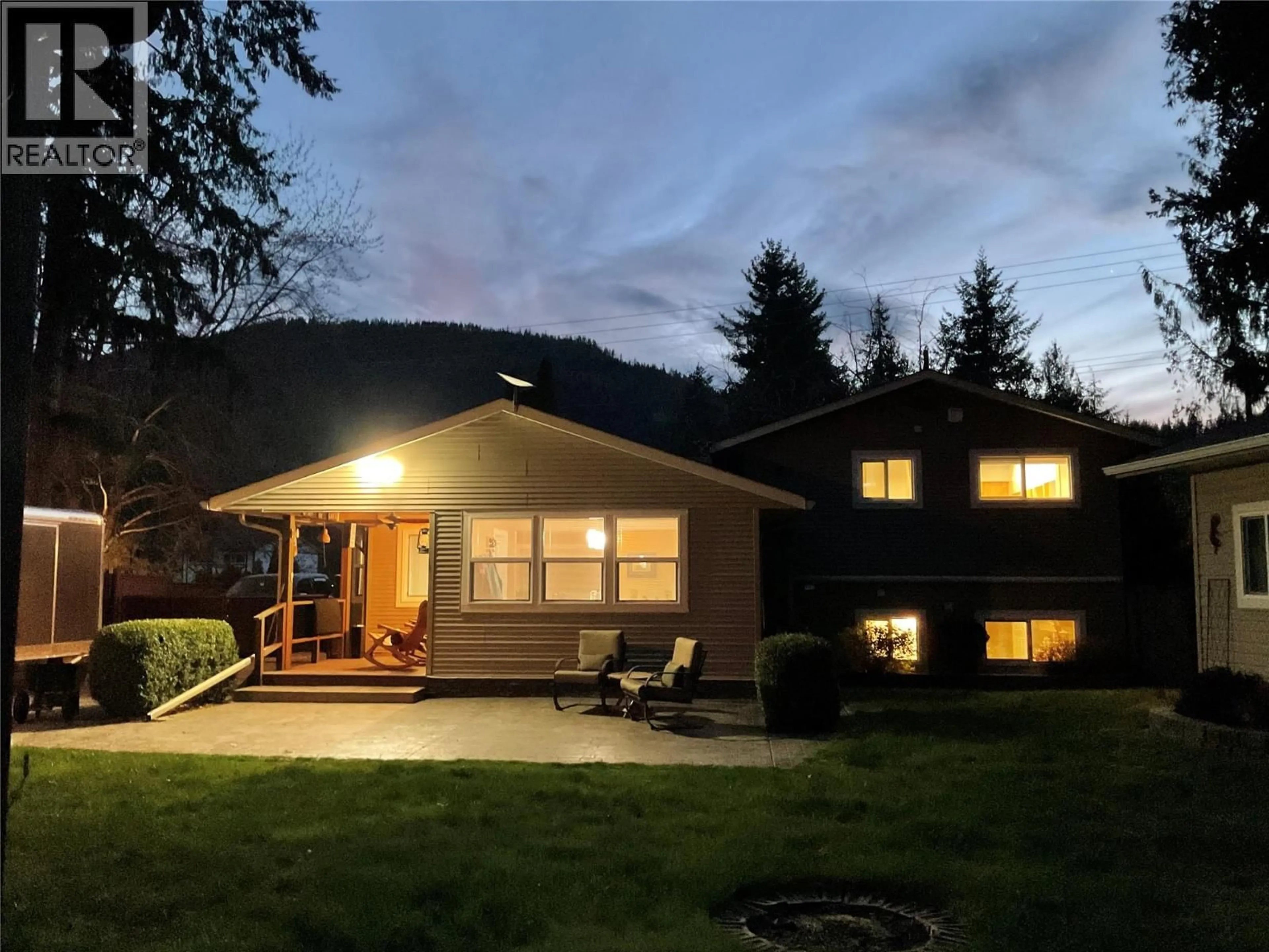 Home with vinyl exterior material, mountain view for 705 SHUSWAP AVENUE, Sicamous British Columbia V0E2V0