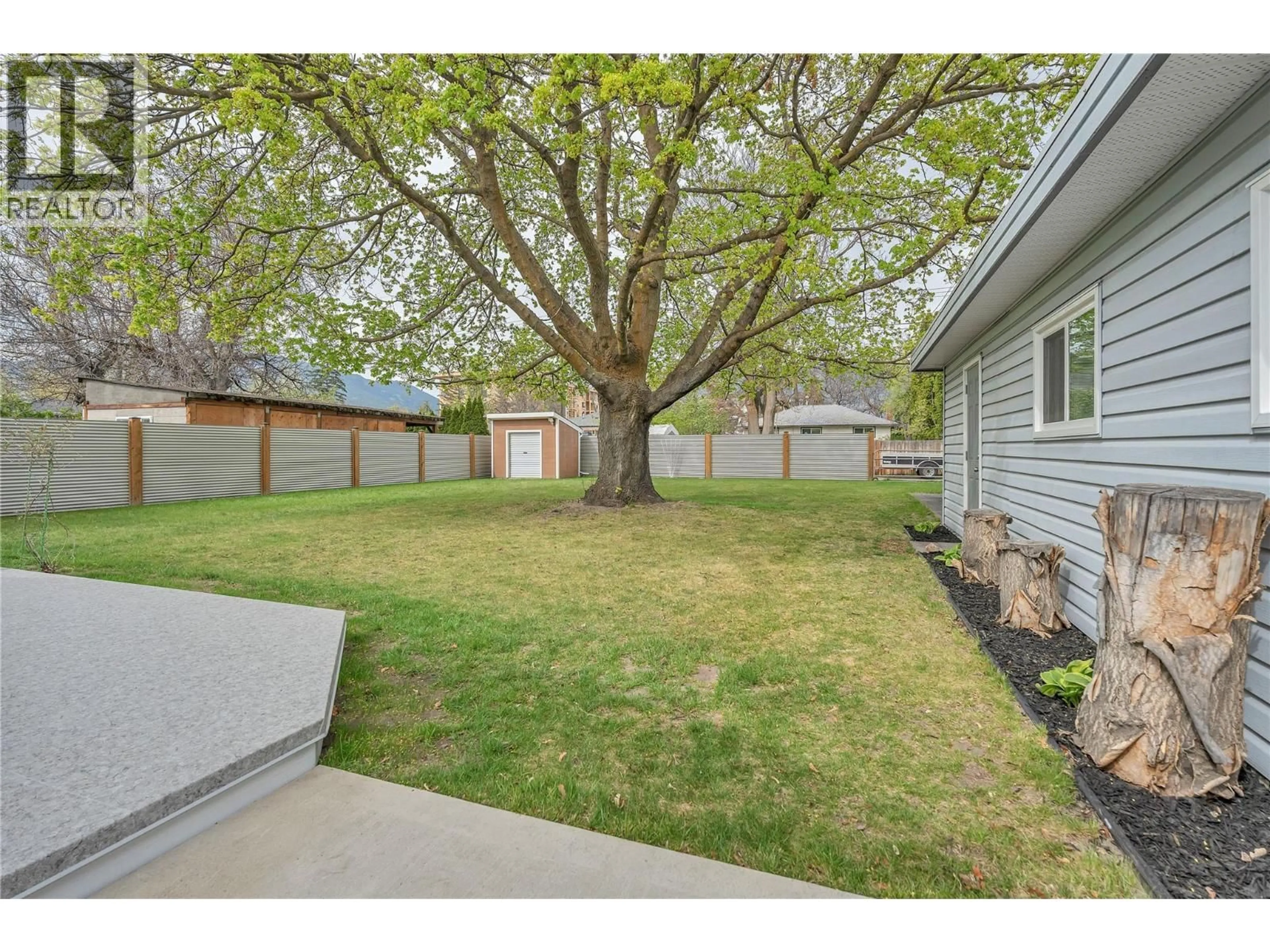 Unknown for 985 MOOSEJAW STREET, Penticton British Columbia V2A5T5