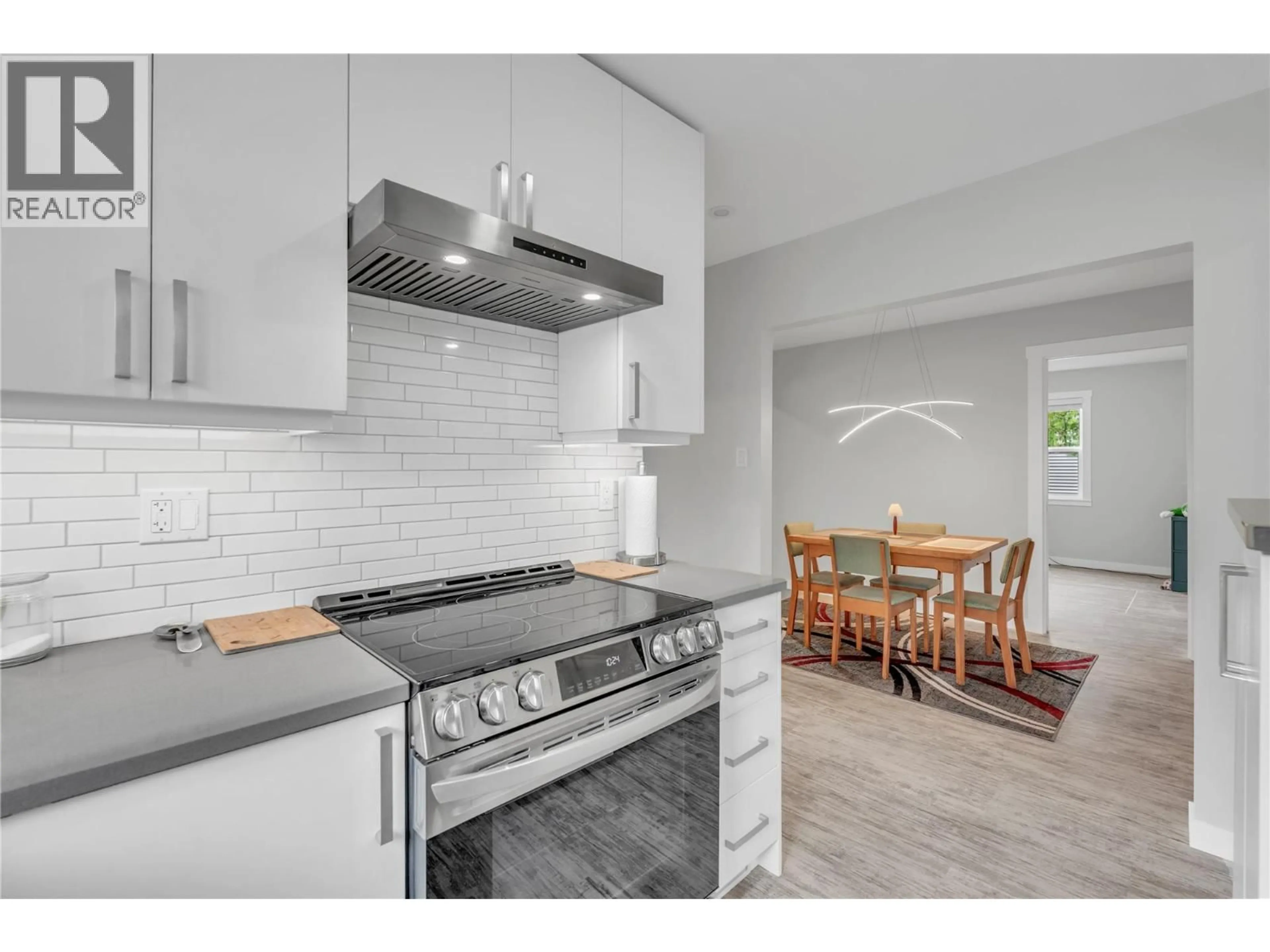 Standard kitchen, ceramic/tile floor for 985 MOOSEJAW STREET, Penticton British Columbia V2A5T5