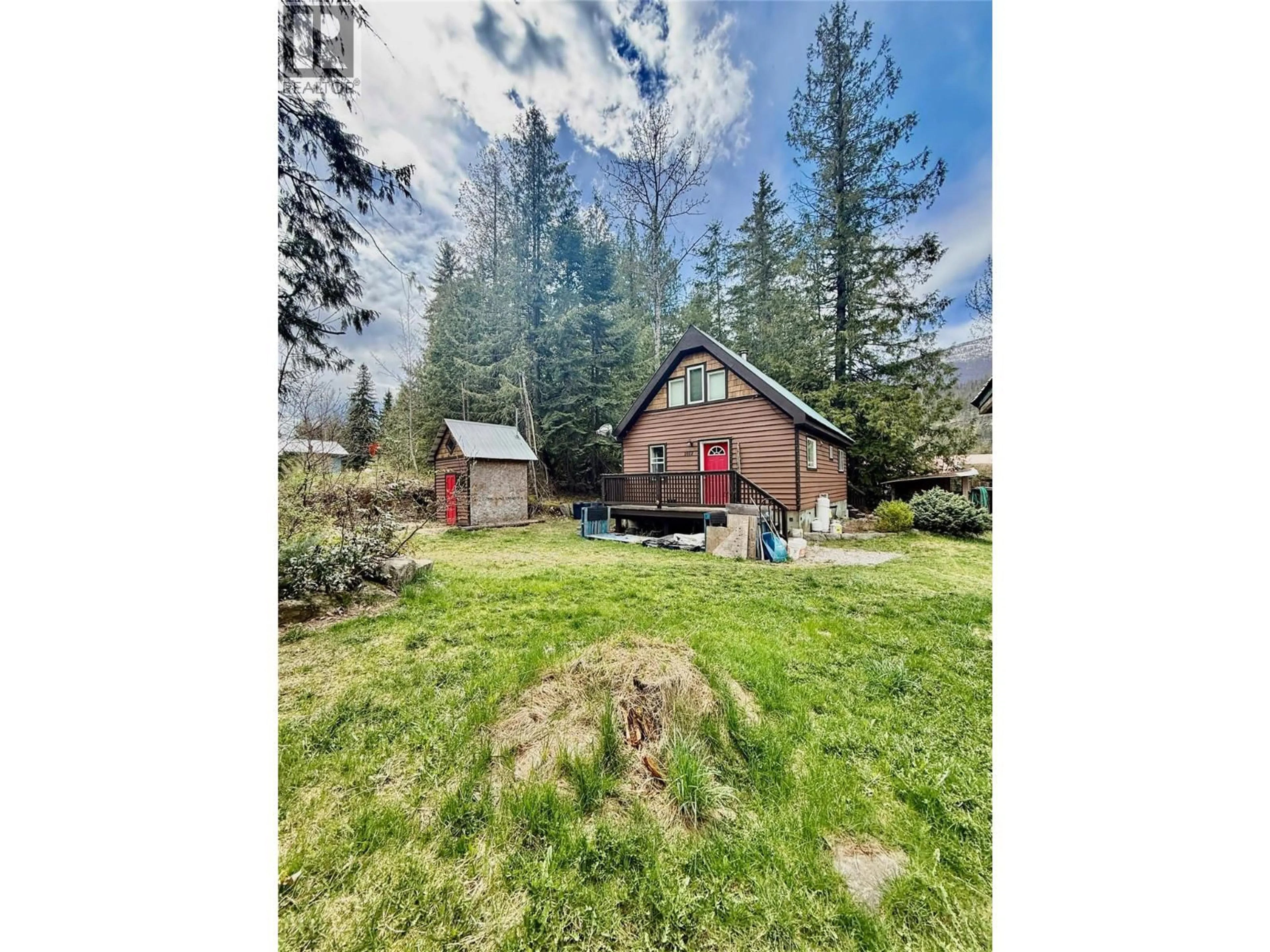 A pic from outside/outdoor area/front of a property/back of a property/a pic from drone, forest/trees view for 1017 HUME STREET, Slocan British Columbia V0G2C0