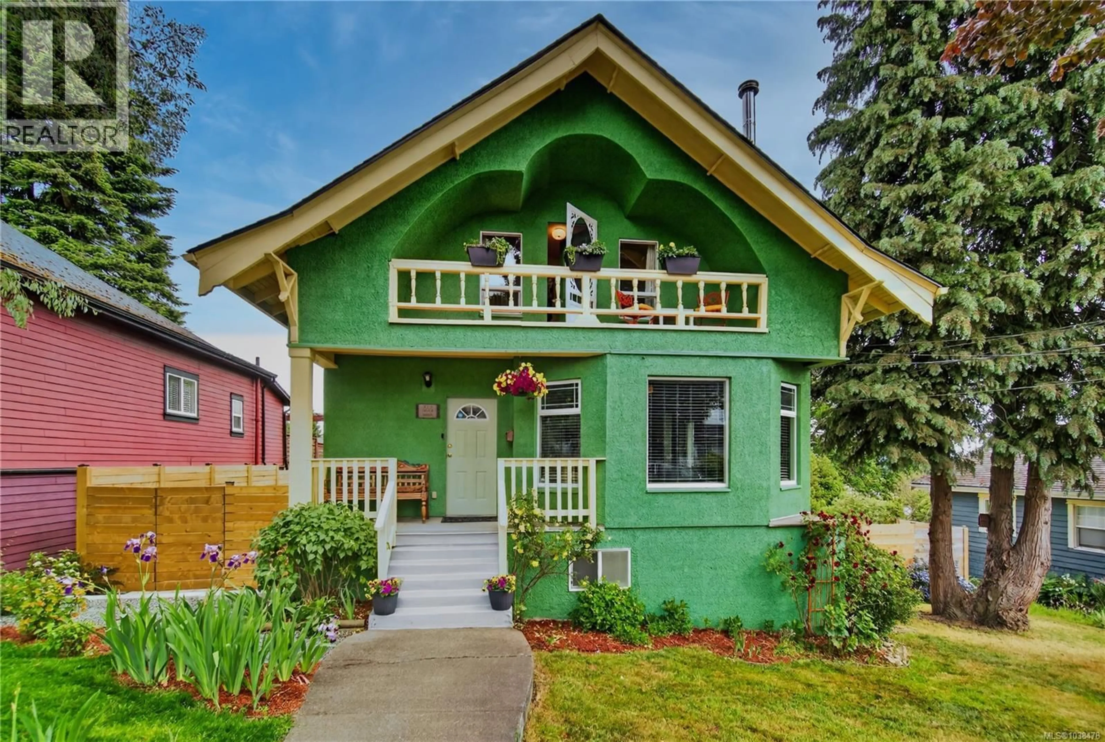 Home with vinyl exterior material, street for 636 KENNEDY STREET, Nanaimo British Columbia V9R2J8