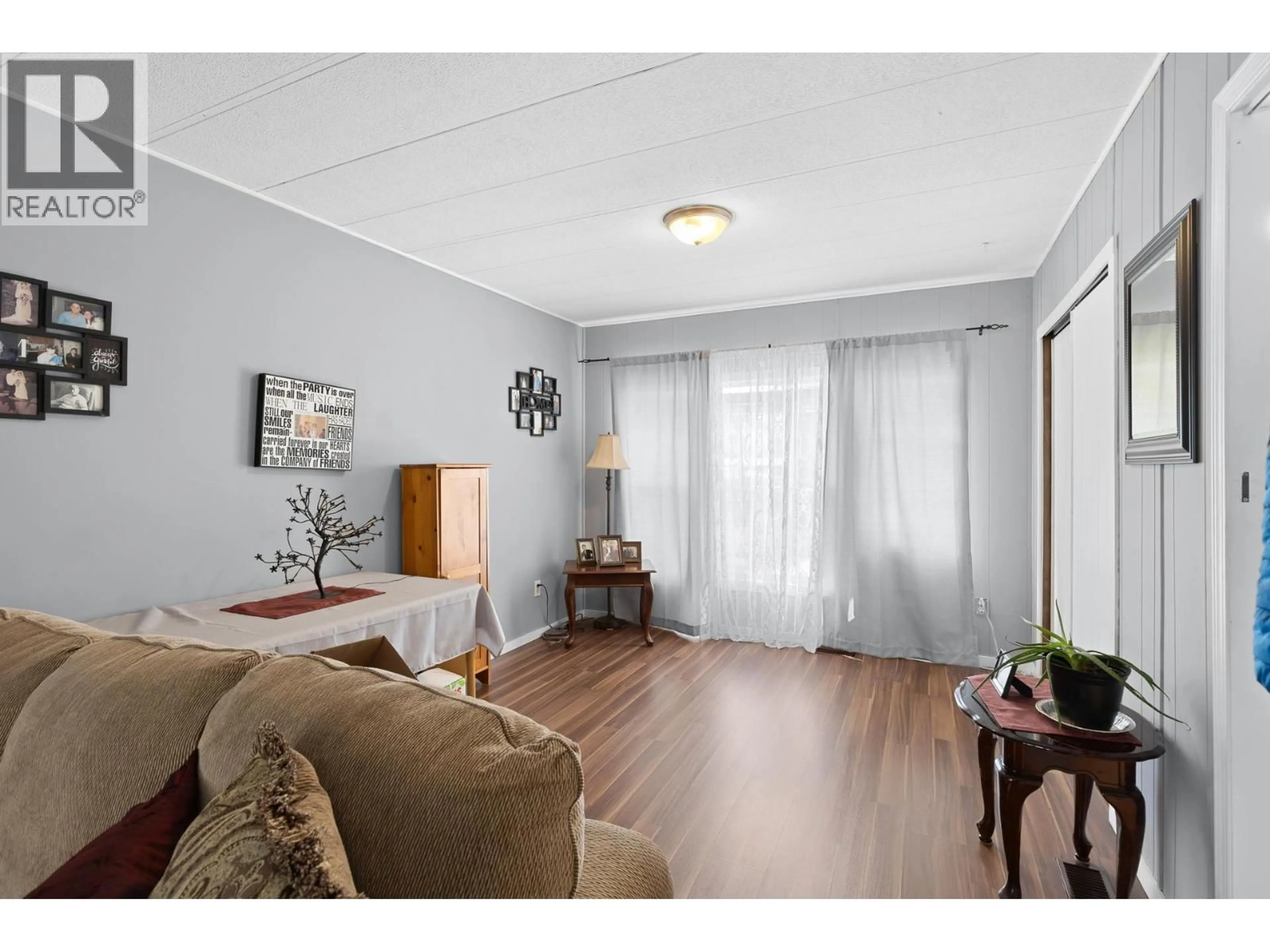 Living room with furniture, wood/laminate floor for 6 - 1929 97 HIGHWAY S OTHER, West Kelowna British Columbia V1Z2Z1