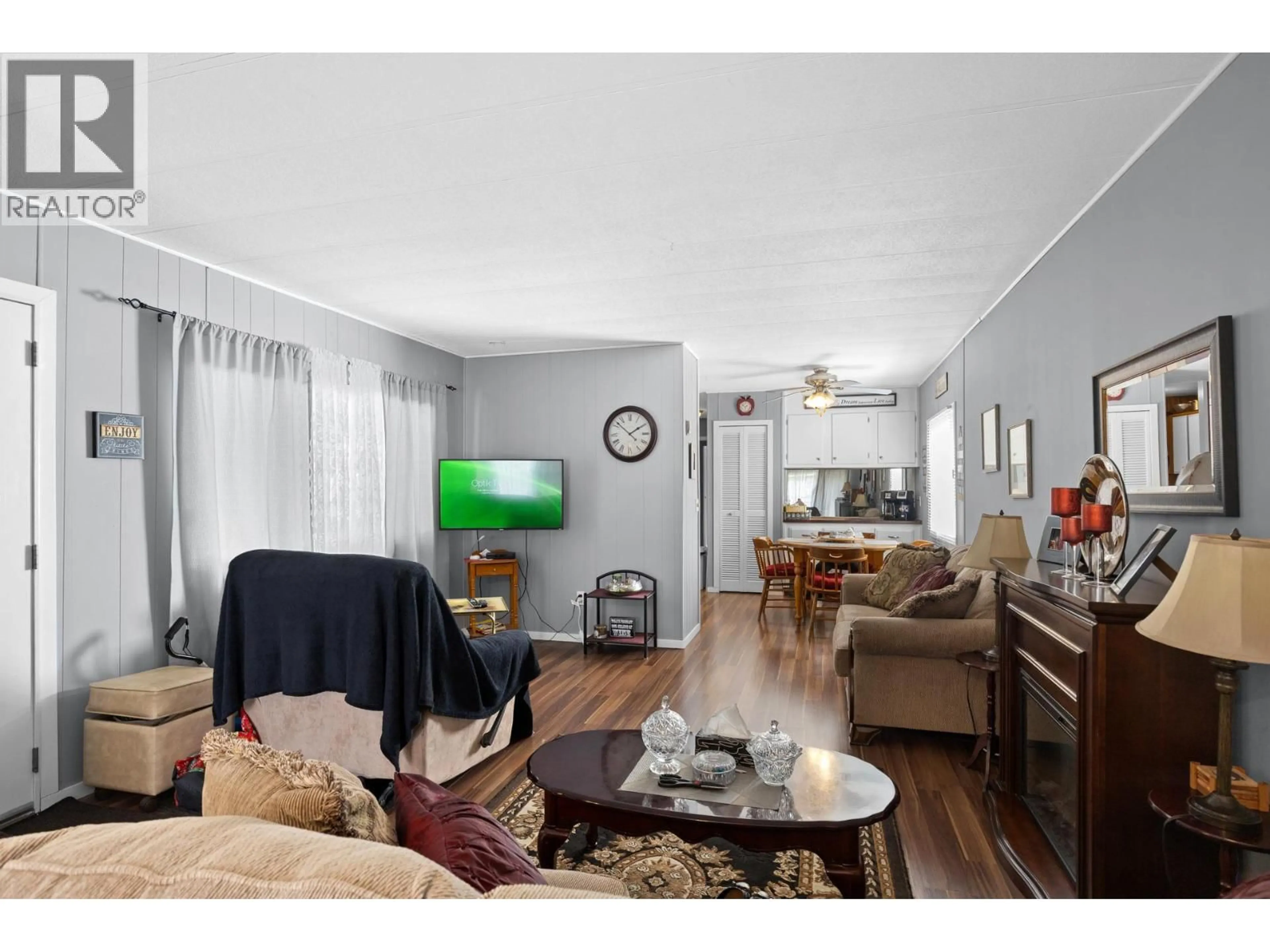 Living room with furniture, wood/laminate floor for 6 - 1929 97 HIGHWAY S OTHER, West Kelowna British Columbia V1Z2Z1