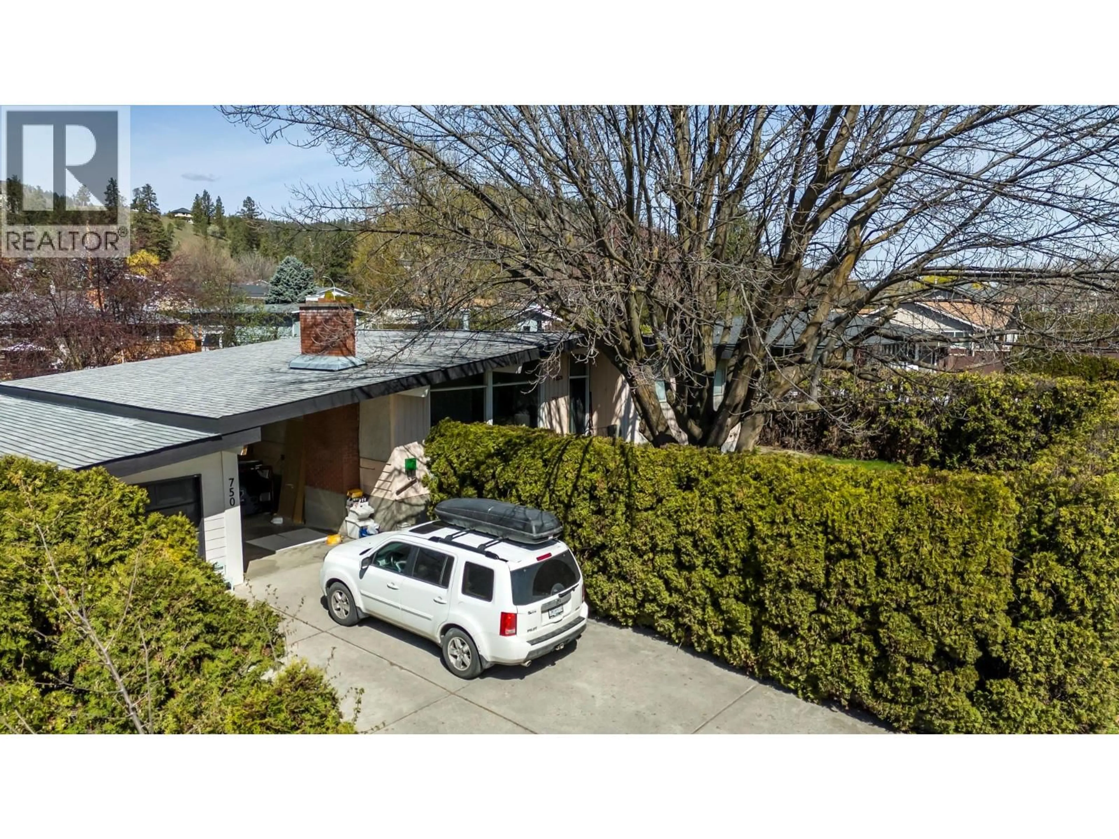 A pic from outside/outdoor area/front of a property/back of a property/a pic from drone, street for 750 GLENMORE DRIVE, Kelowna British Columbia V1Y4N8