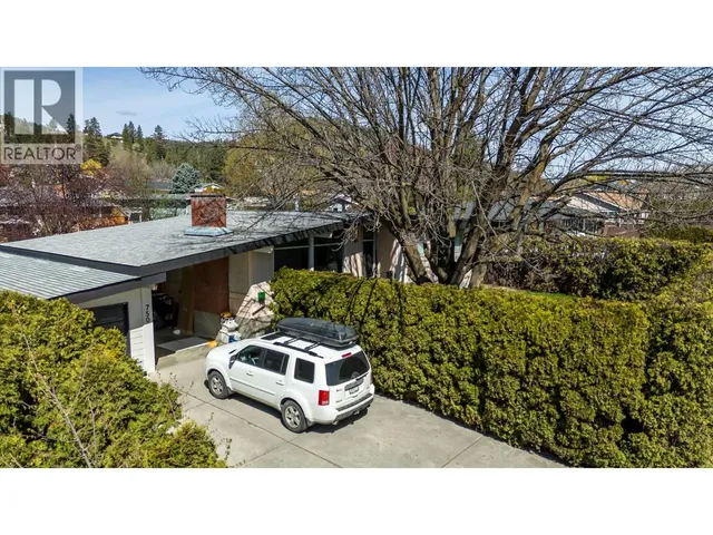 750 GLENMORE DRIVE, Kelowna 2
