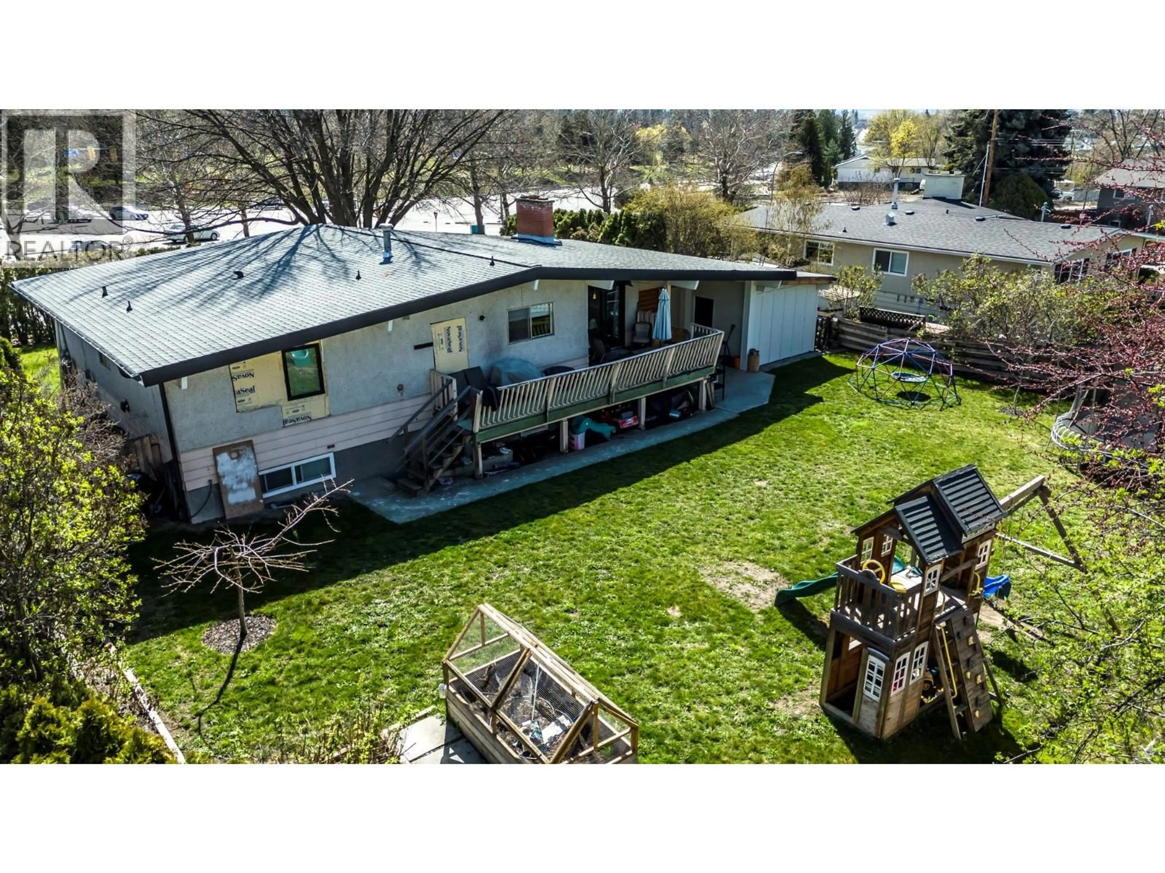 A pic from outside/outdoor area/front of a property/back of a property/a pic from drone, water/lake/river/ocean view for 750 GLENMORE DRIVE, Kelowna British Columbia V1Y4N8