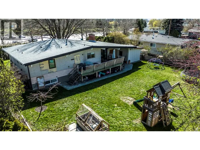 750 GLENMORE DRIVE, Kelowna 4
