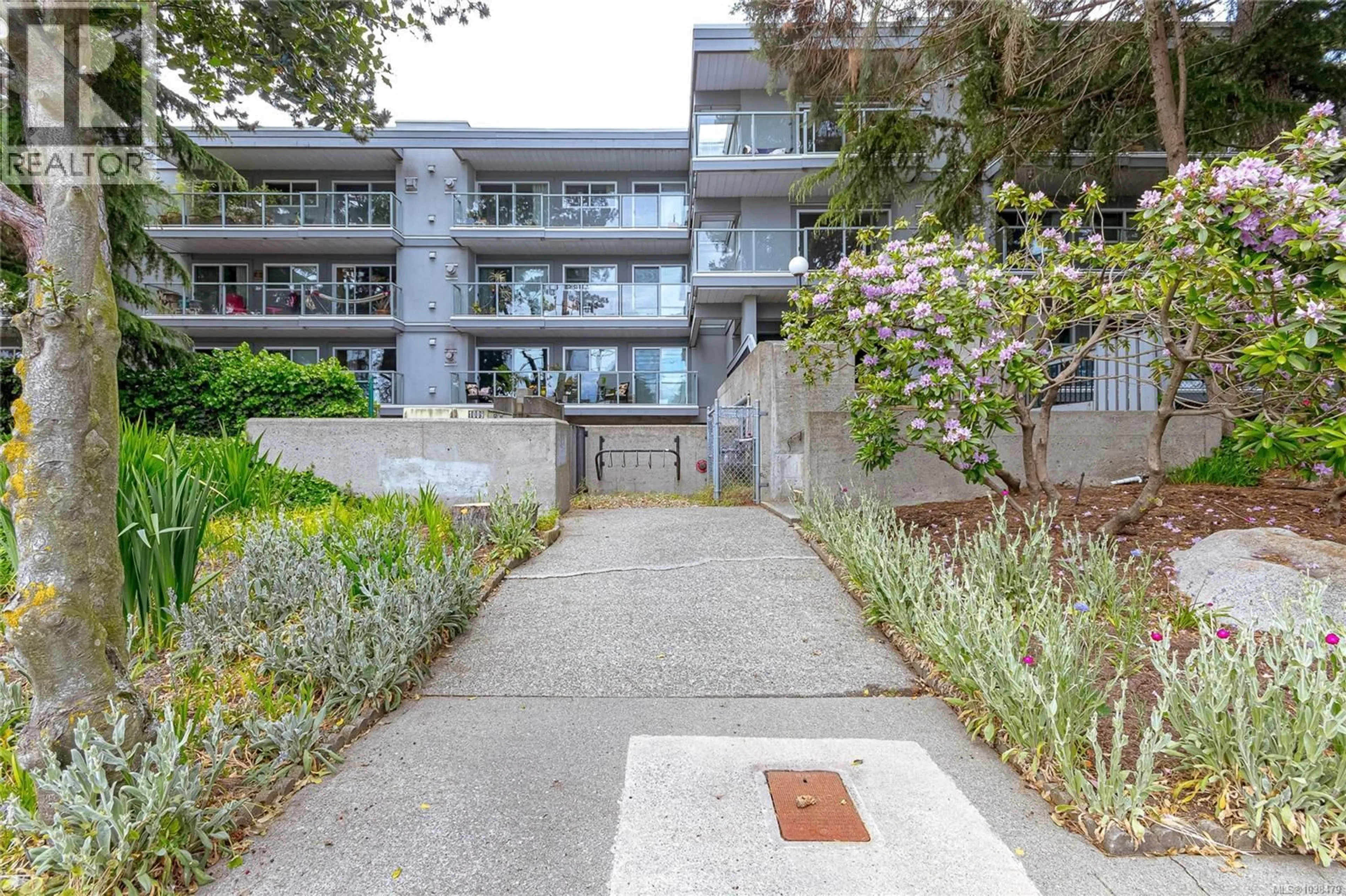 Patio, street for 411 - 2022 FOUL BAY ROAD, Victoria British Columbia V8R5A9