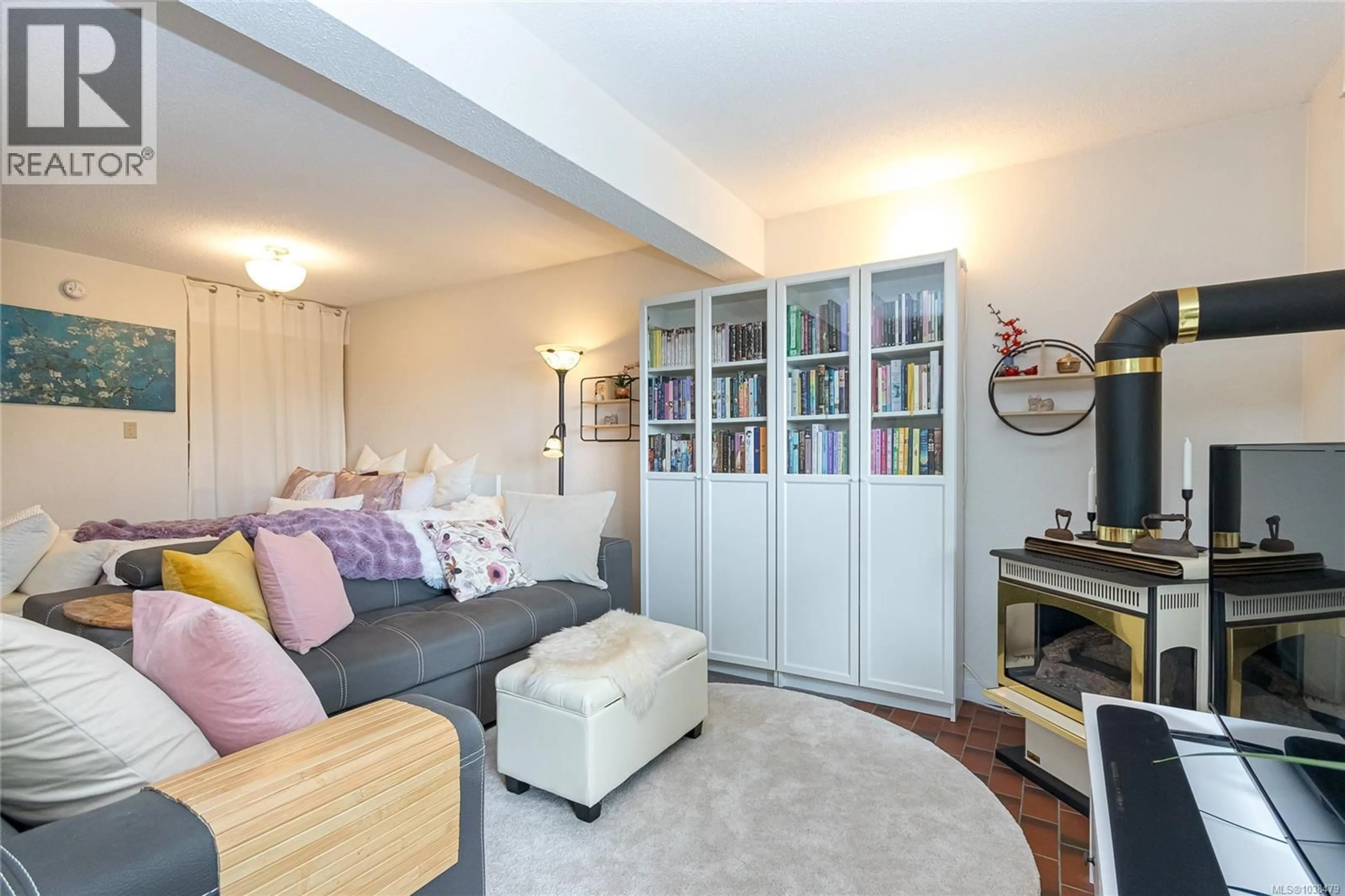 Living room with furniture, unknown for 411 - 2022 FOUL BAY ROAD, Victoria British Columbia V8R5A9