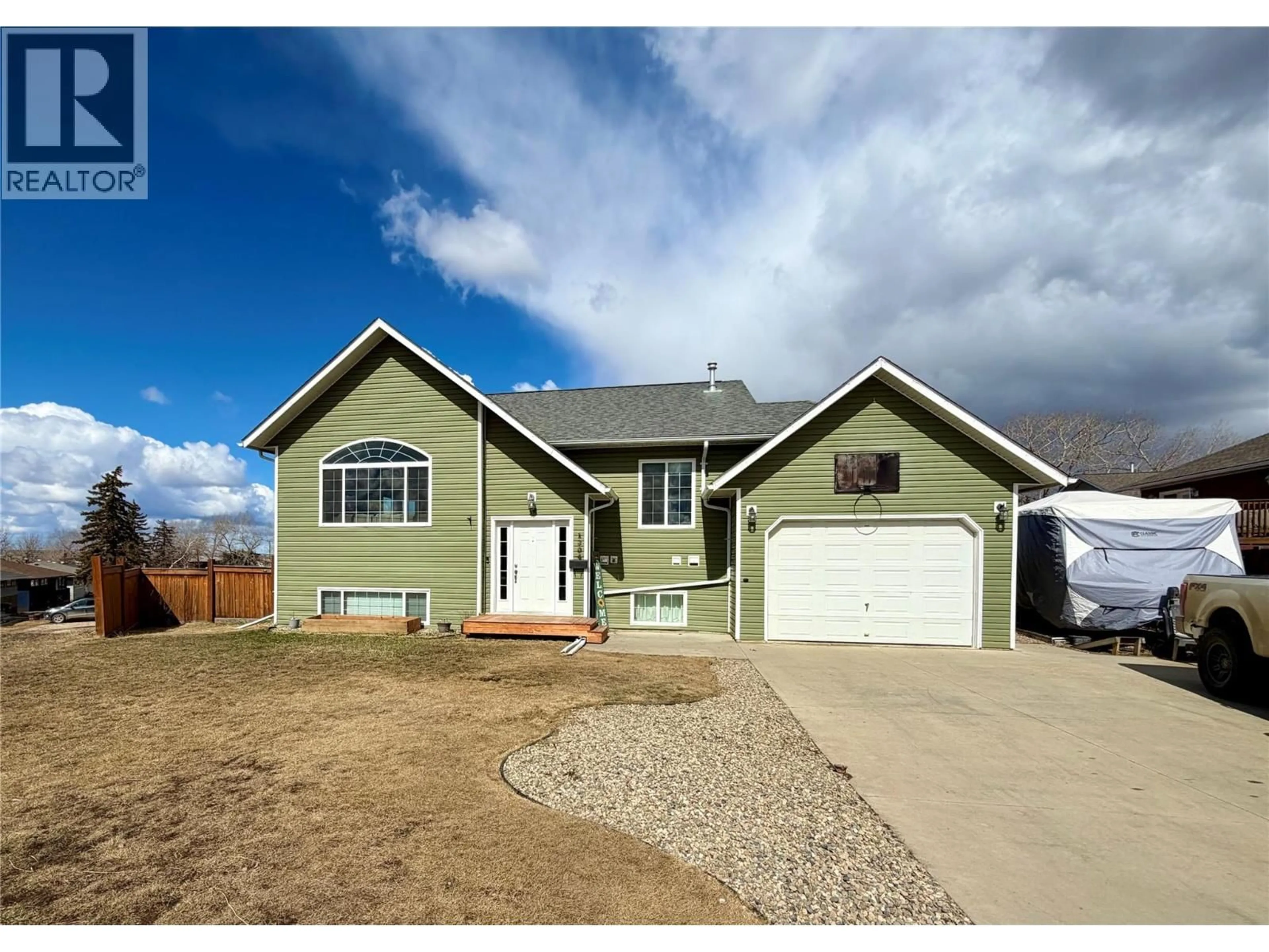 Home with vinyl exterior material, street for 1904 91 AVENUE, Dawson Creek British Columbia V1G4E3