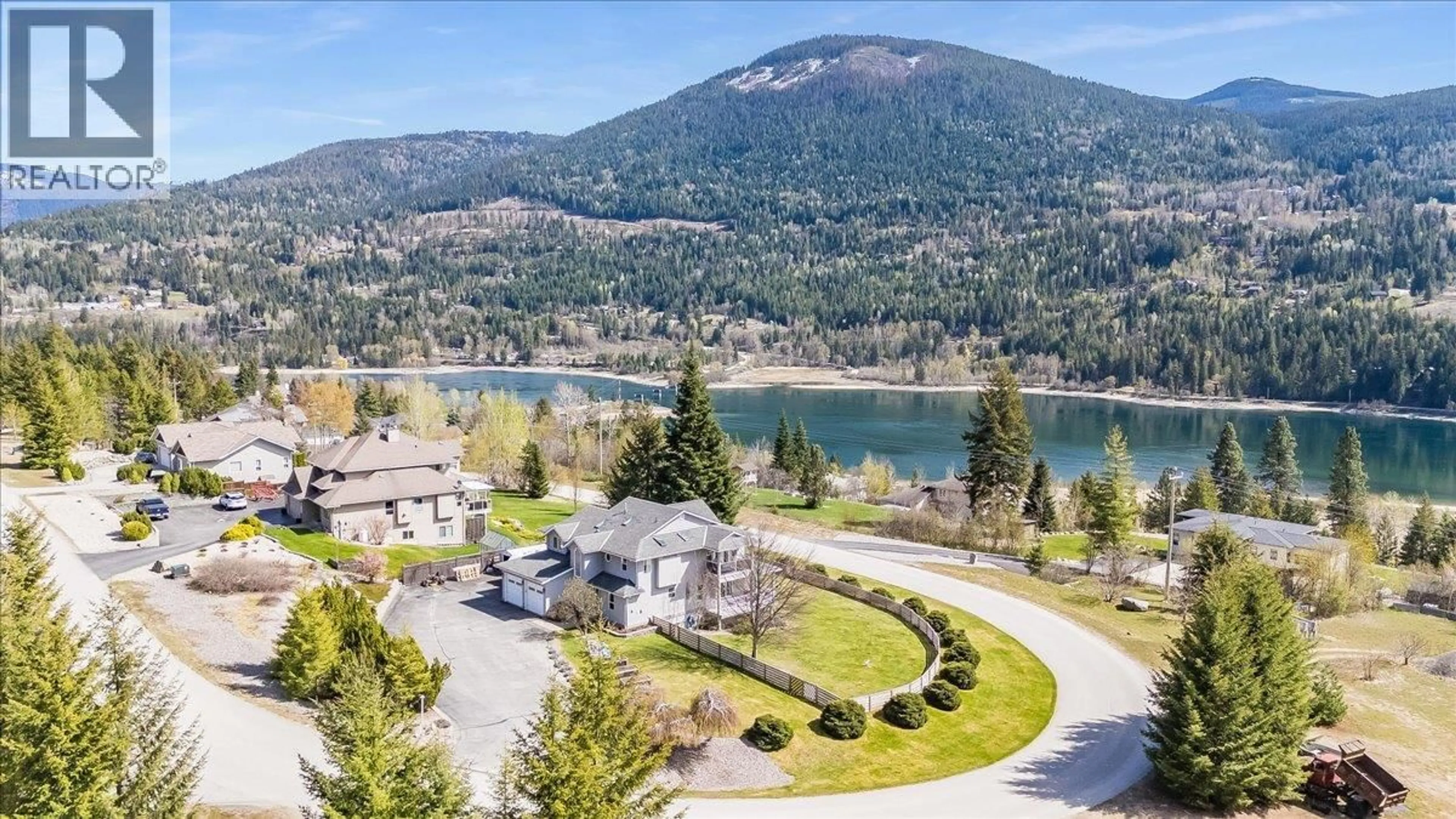 A pic from outside/outdoor area/front of a property/back of a property/a pic from drone, water/lake/river/ocean view for 5839 SUNSET DRIVE, Nelson British Columbia V1L6X9