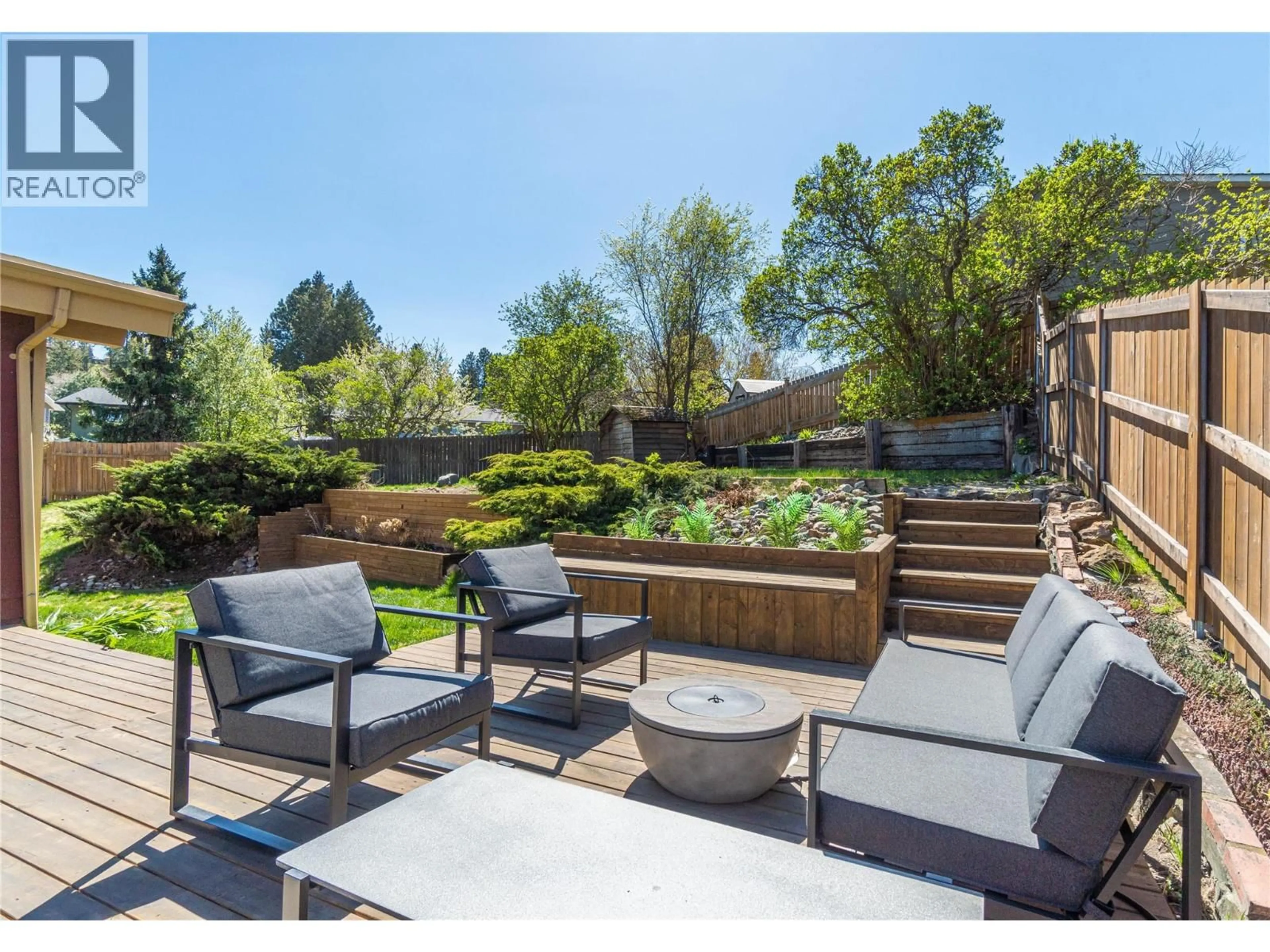 Patio, unknown for 890 GLENEAGLES DRIVE, Kamloops British Columbia V2E1K3