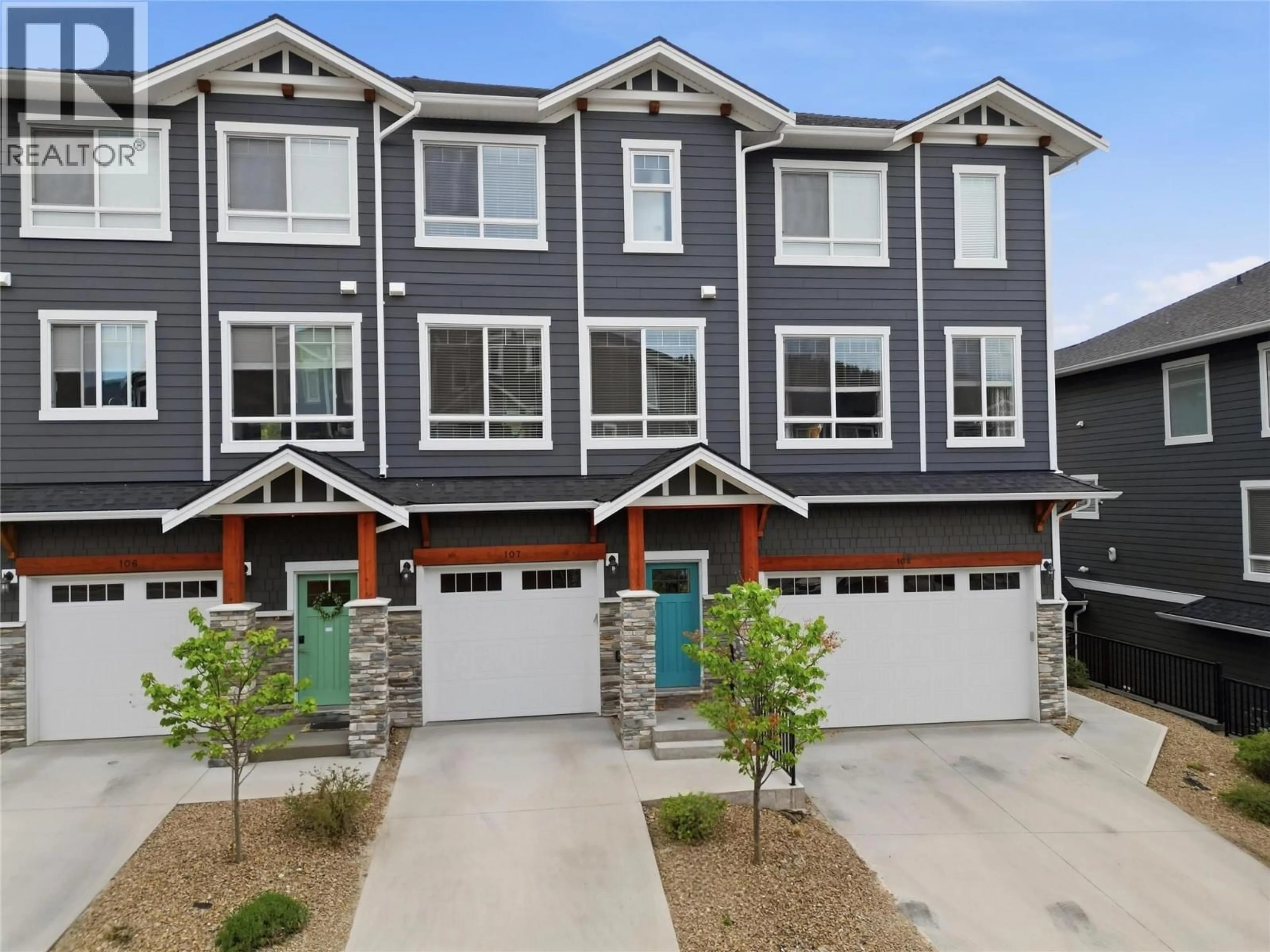 Home with vinyl exterior material, street for 107 - 1115 HOLDEN ROAD, Penticton British Columbia V2A0B7