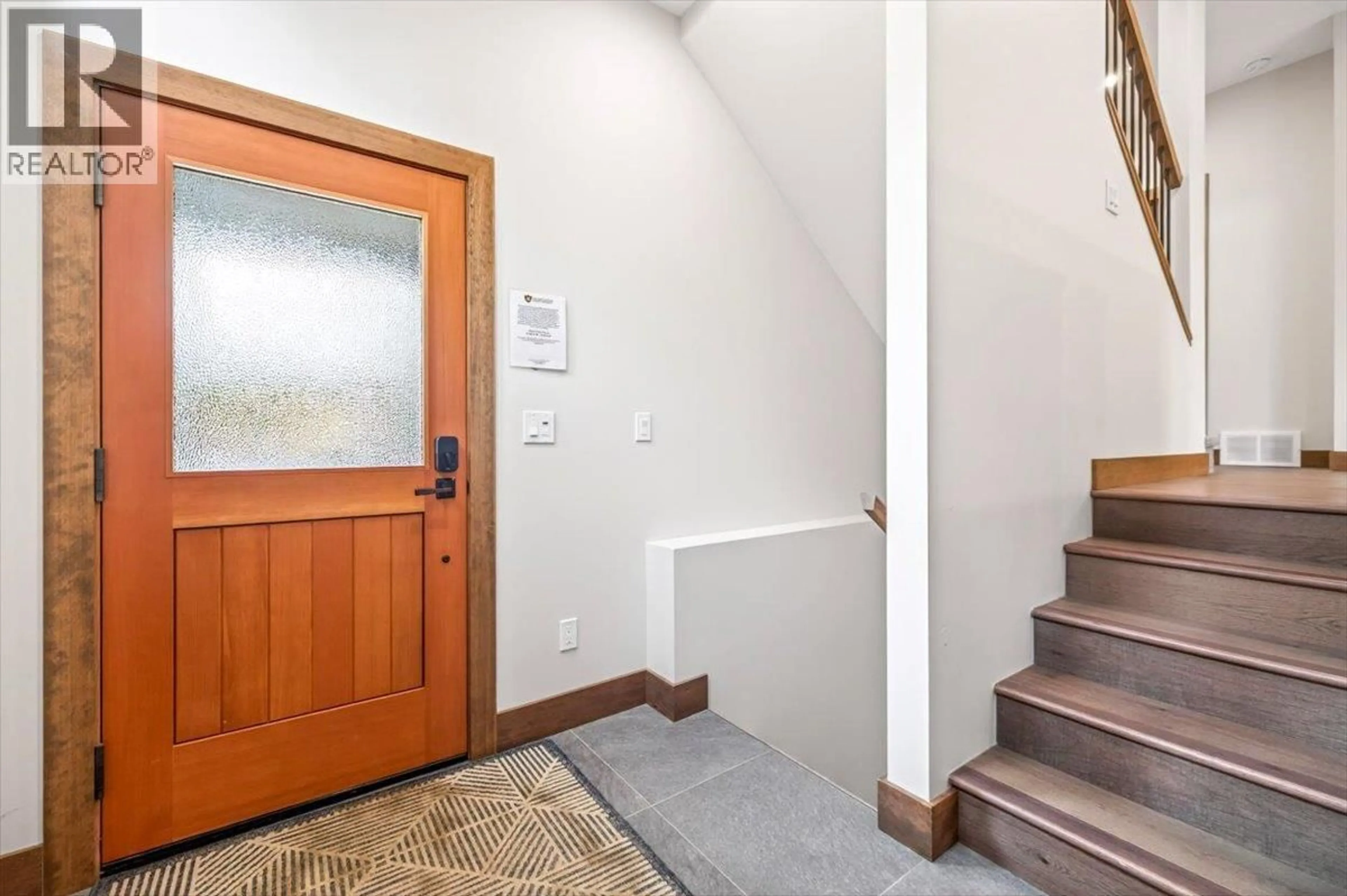 Indoor foyer for 36 - 4576 TIMBERLINE CRESCENT, Fernie British Columbia V0B1M0