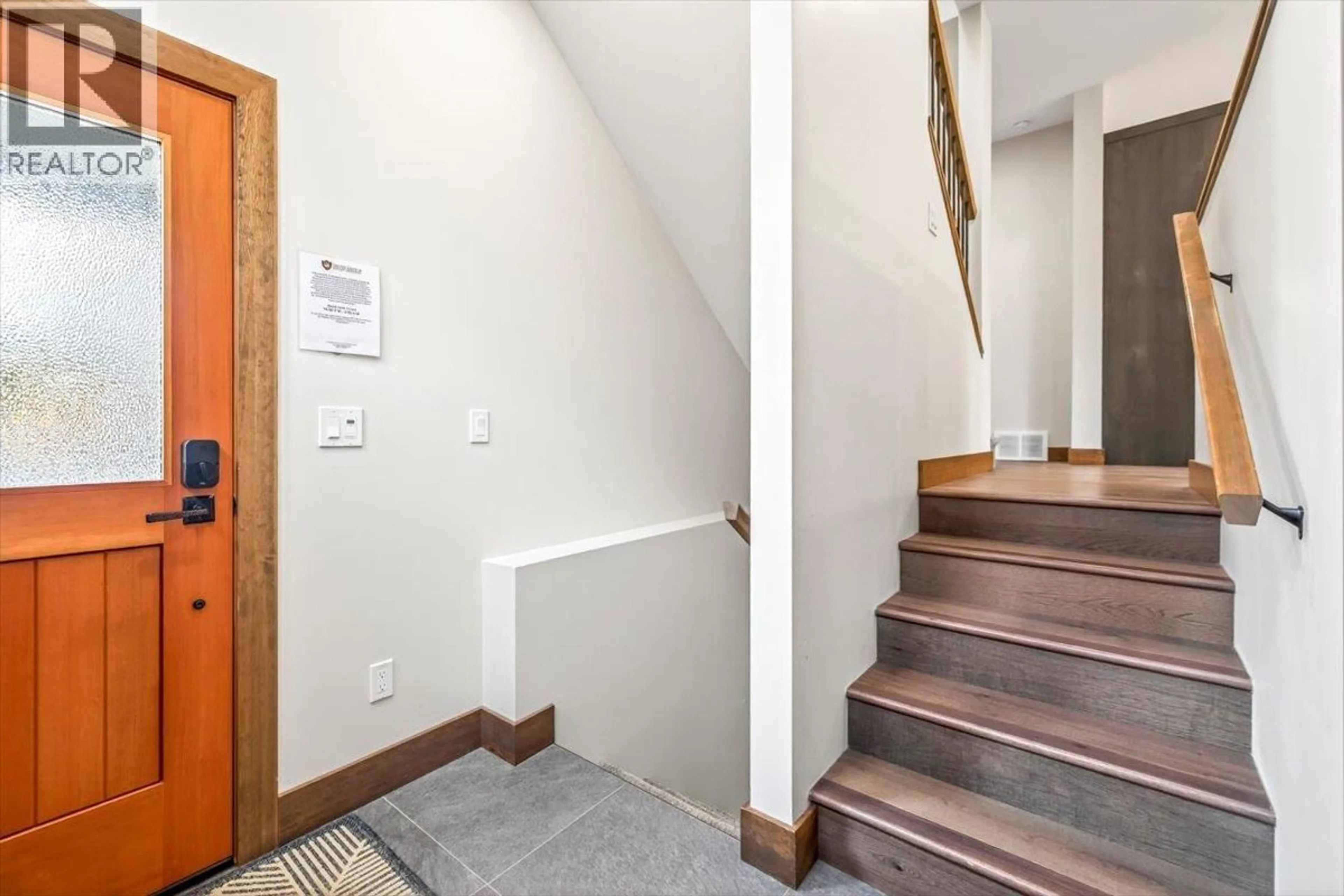 Indoor foyer for 36 - 4576 TIMBERLINE CRESCENT, Fernie British Columbia V0B1M0