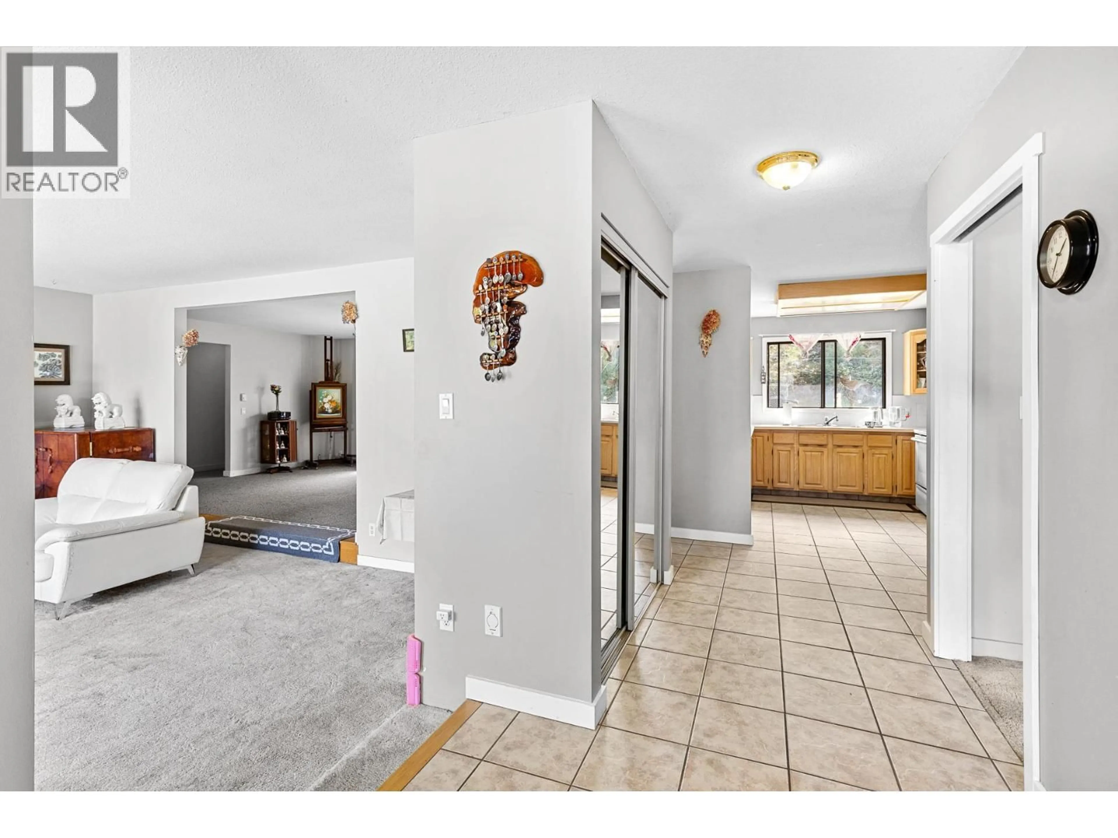 Indoor entryway for 741 BARNABY ROAD, Kelowna British Columbia V1W4N9