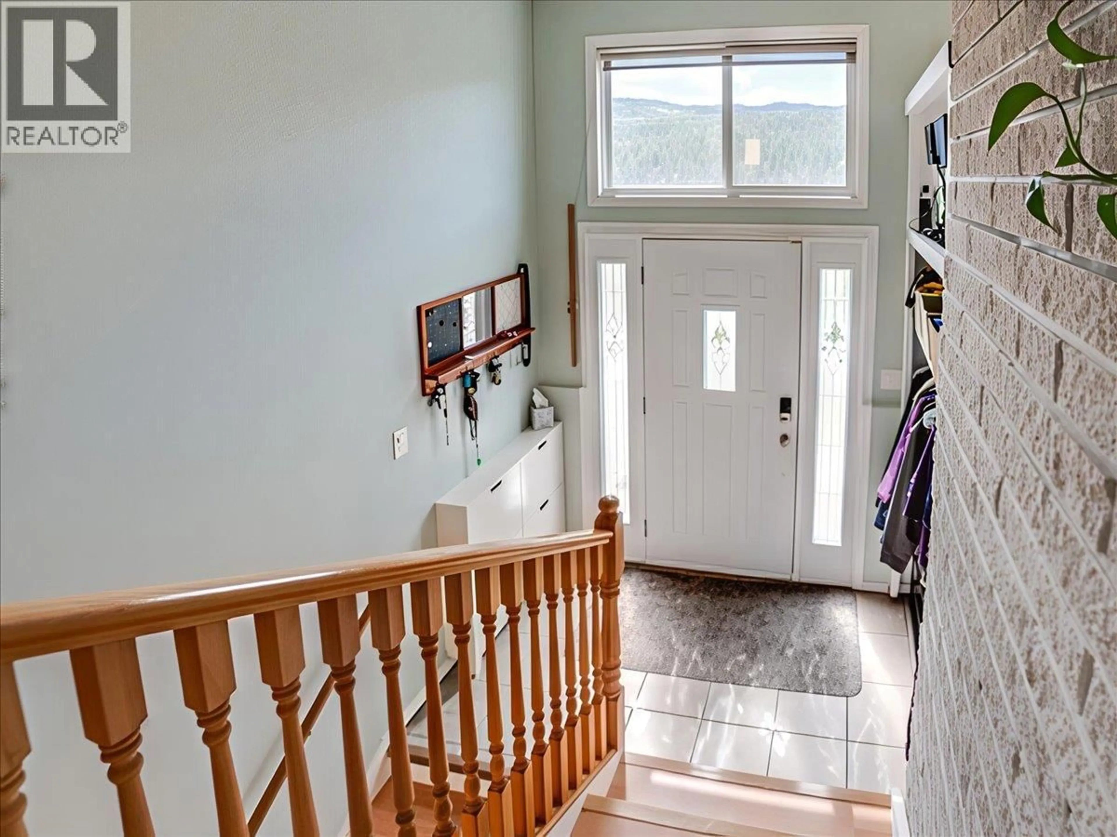 Indoor entryway for 8392 THEATRE ROAD, Trail British Columbia V1R4W2