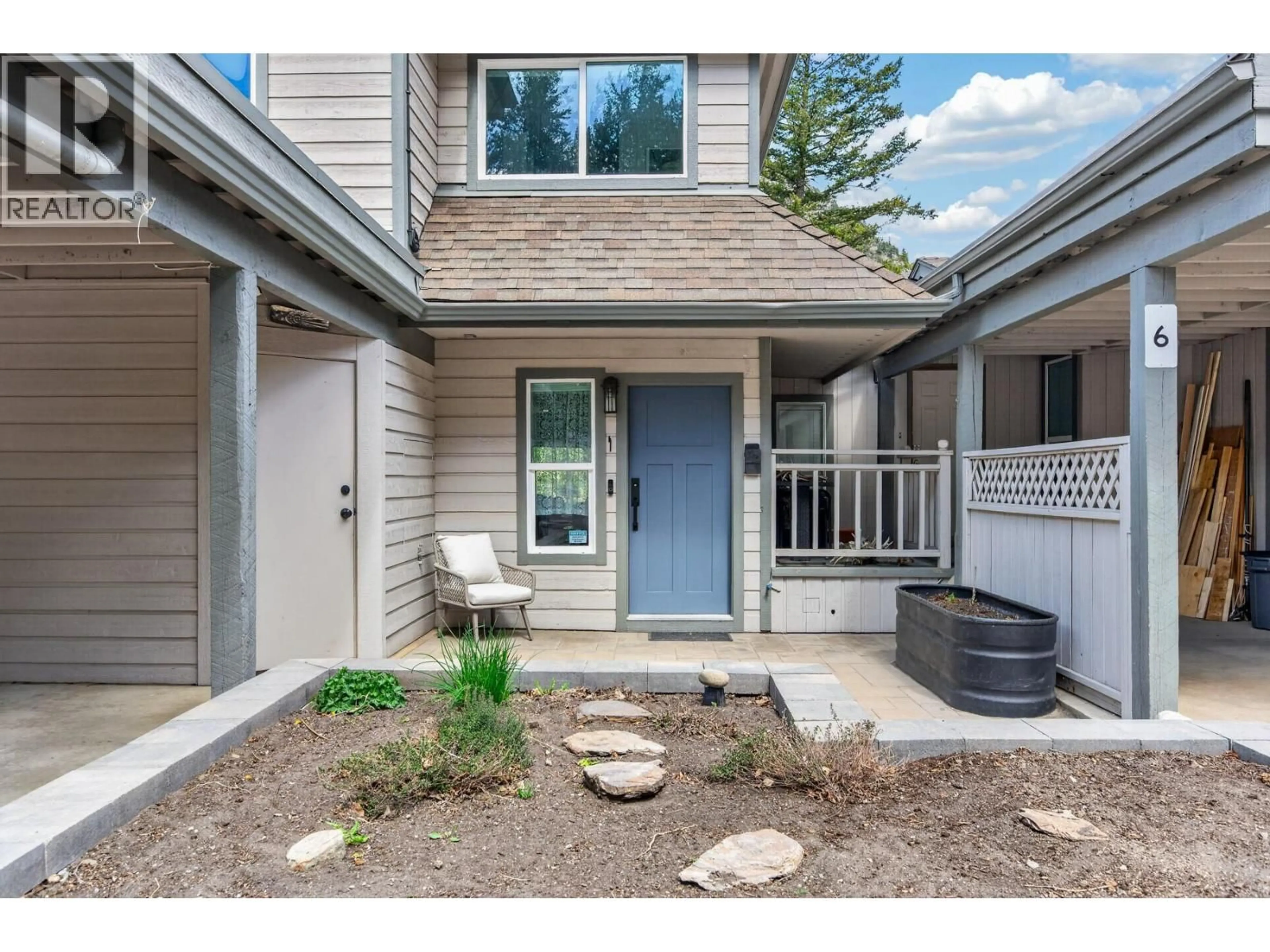 Home with vinyl exterior material, street for 7 - 1801 PAUL LAKE ROAD, Kamloops British Columbia V2H1N7