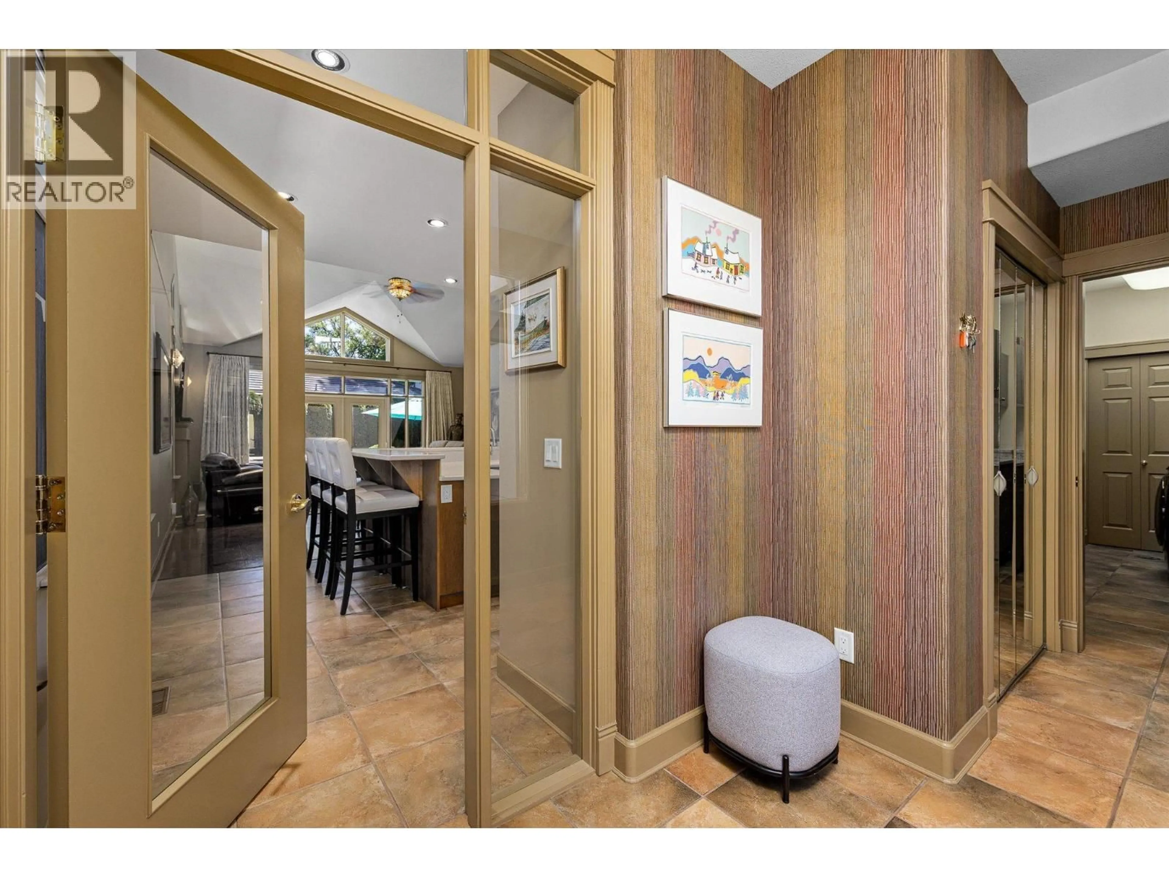 Indoor foyer for 112 - 1986 BOWES STREET, Kelowna British Columbia V1Y3C3