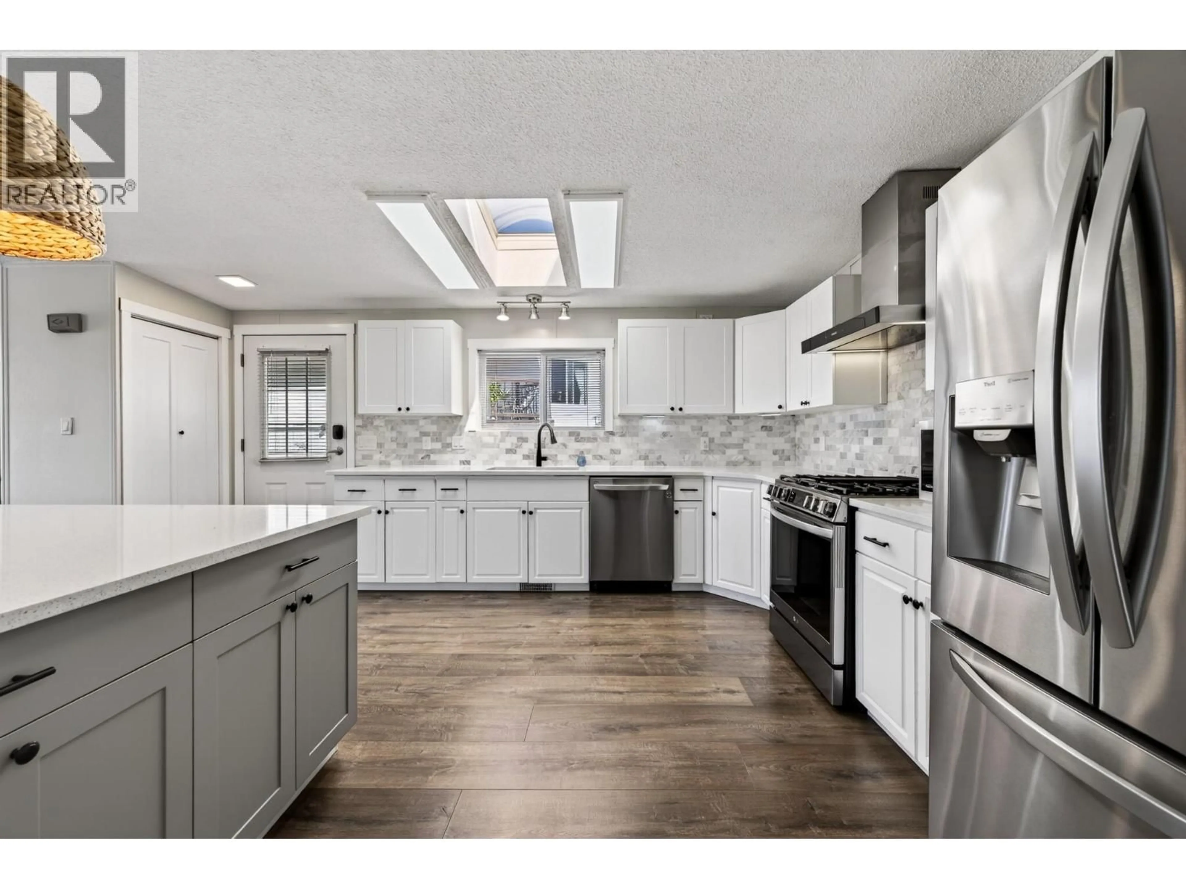 Open concept kitchen, ceramic/tile floor for 36 - 3099 SHUSWAP ROAD EAST, Kamloops British Columbia V2H1T7