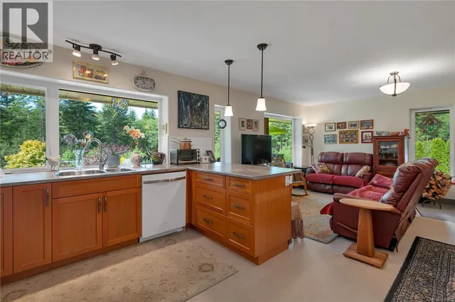 220 IRENE ROAD, Quadra Island 2