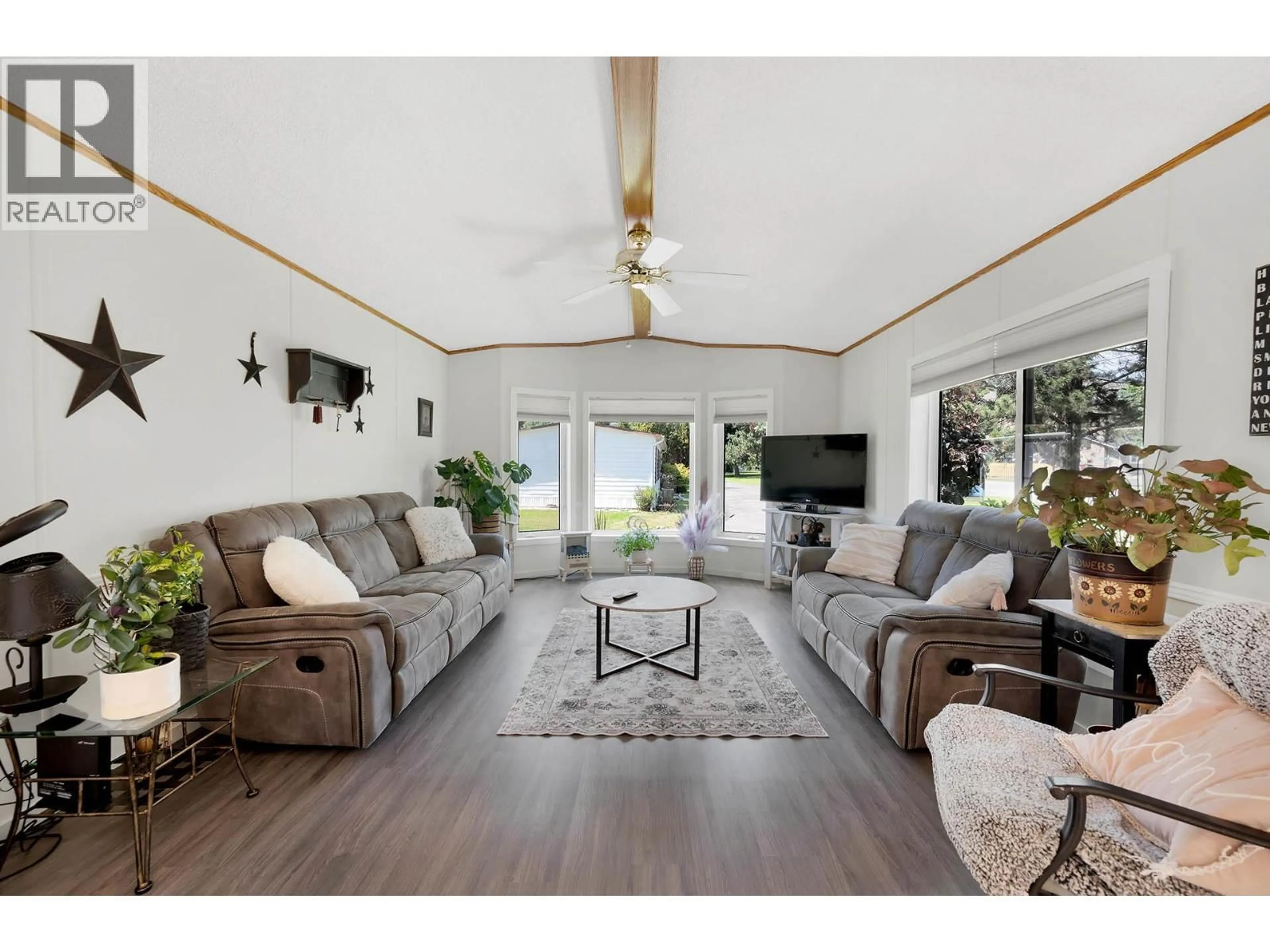 Living room with furniture, unknown for 30 - 2400 OAKDALE WAY, Kamloops British Columbia V2B6W7