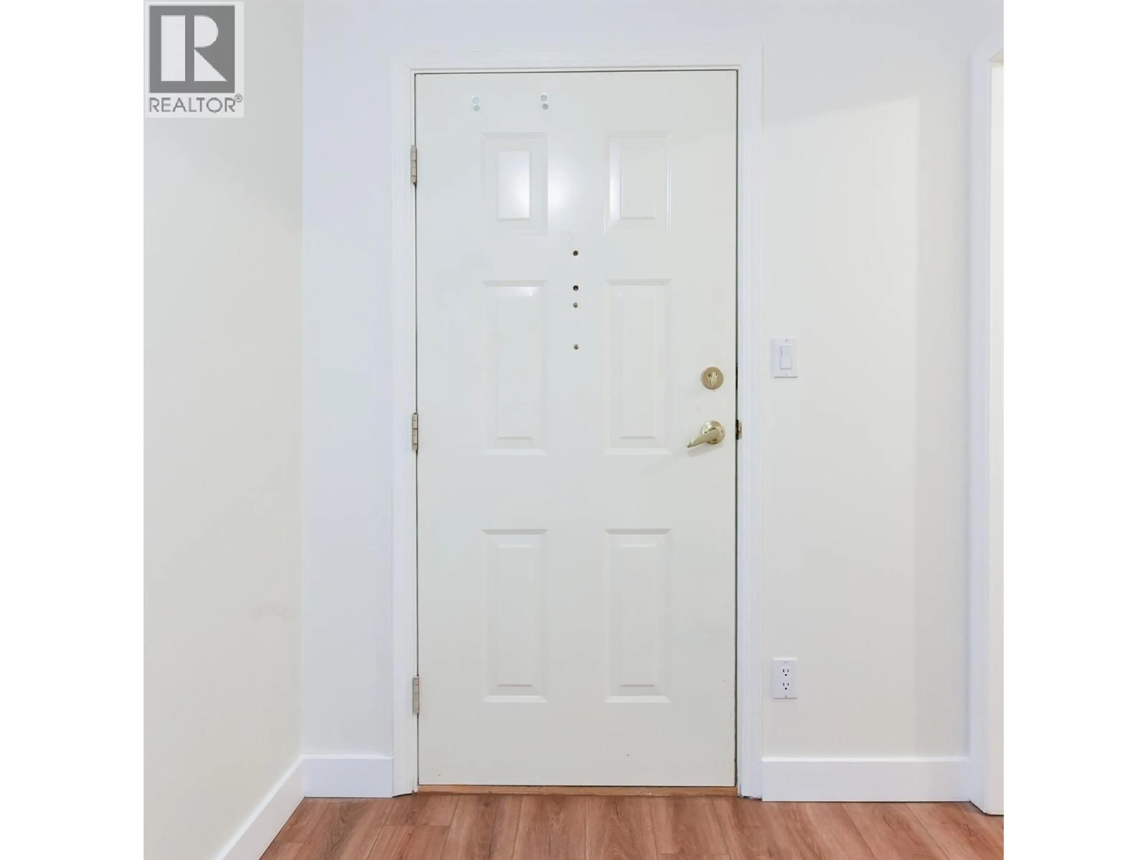 Indoor entryway for 407 - 374 WINNIPEG STREET, Penticton British Columbia V2A5M5