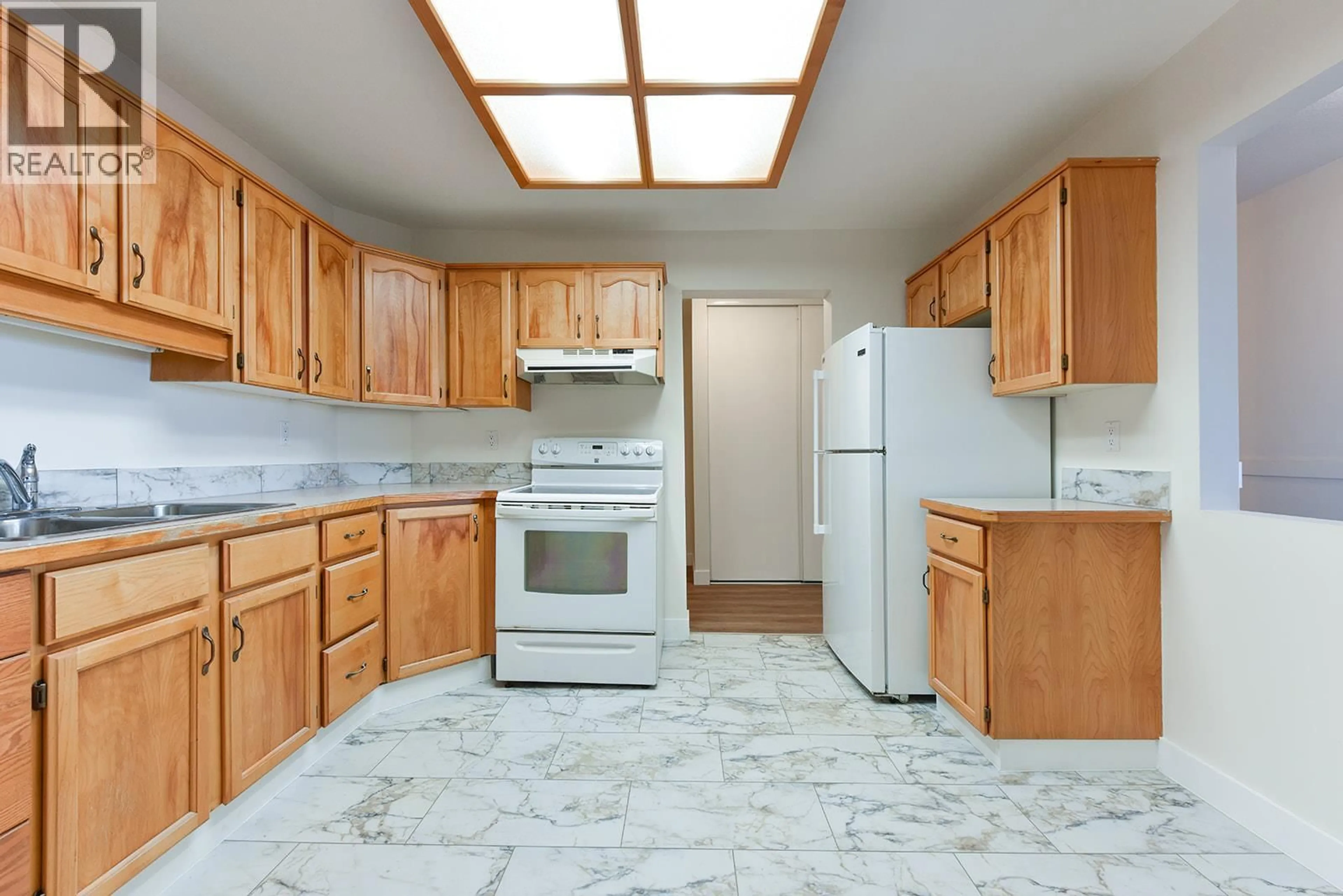 Standard kitchen, unknown for 407 - 374 WINNIPEG STREET, Penticton British Columbia V2A5M5