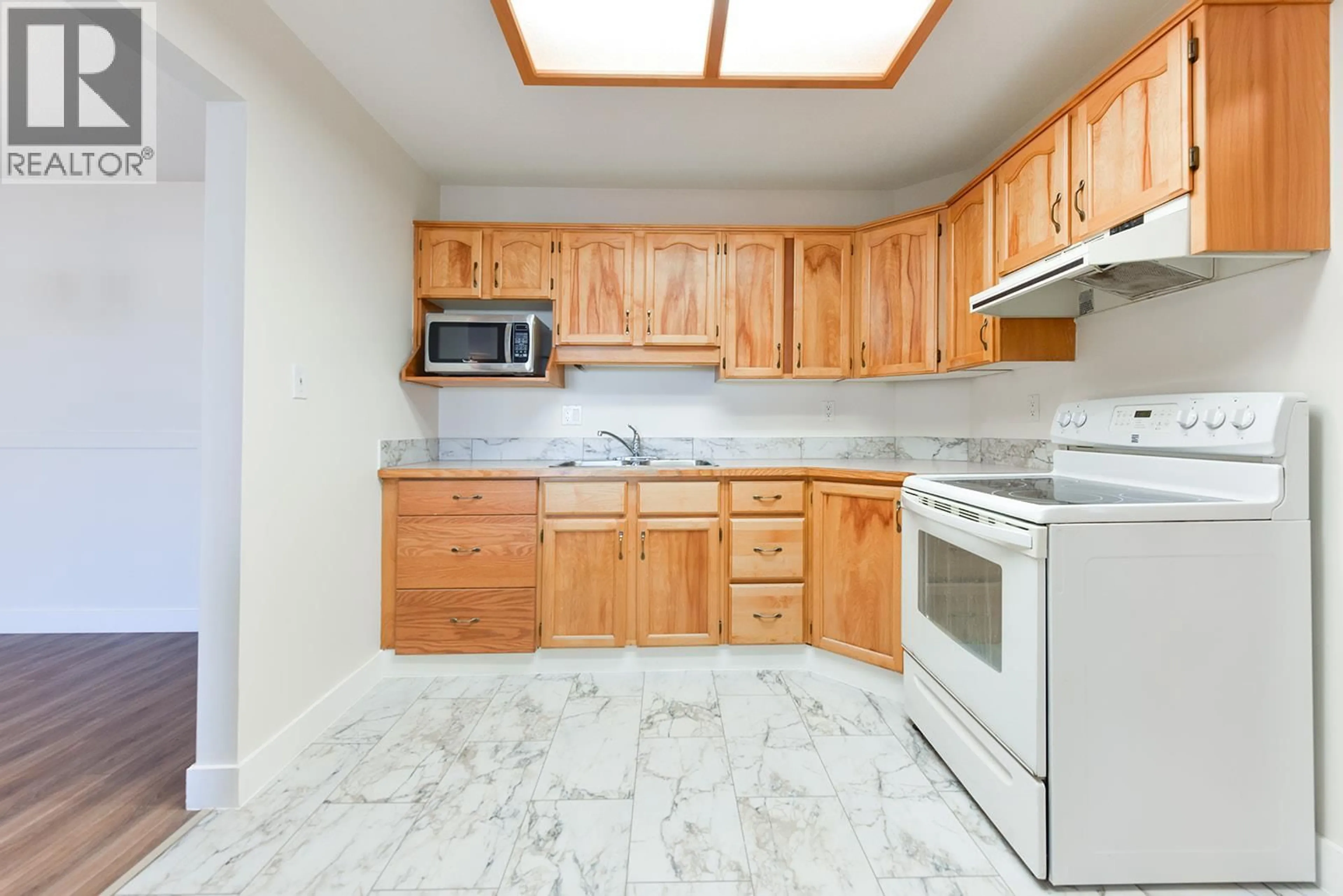 Standard kitchen, ceramic/tile floor for 407 - 374 WINNIPEG STREET, Penticton British Columbia V2A5M5