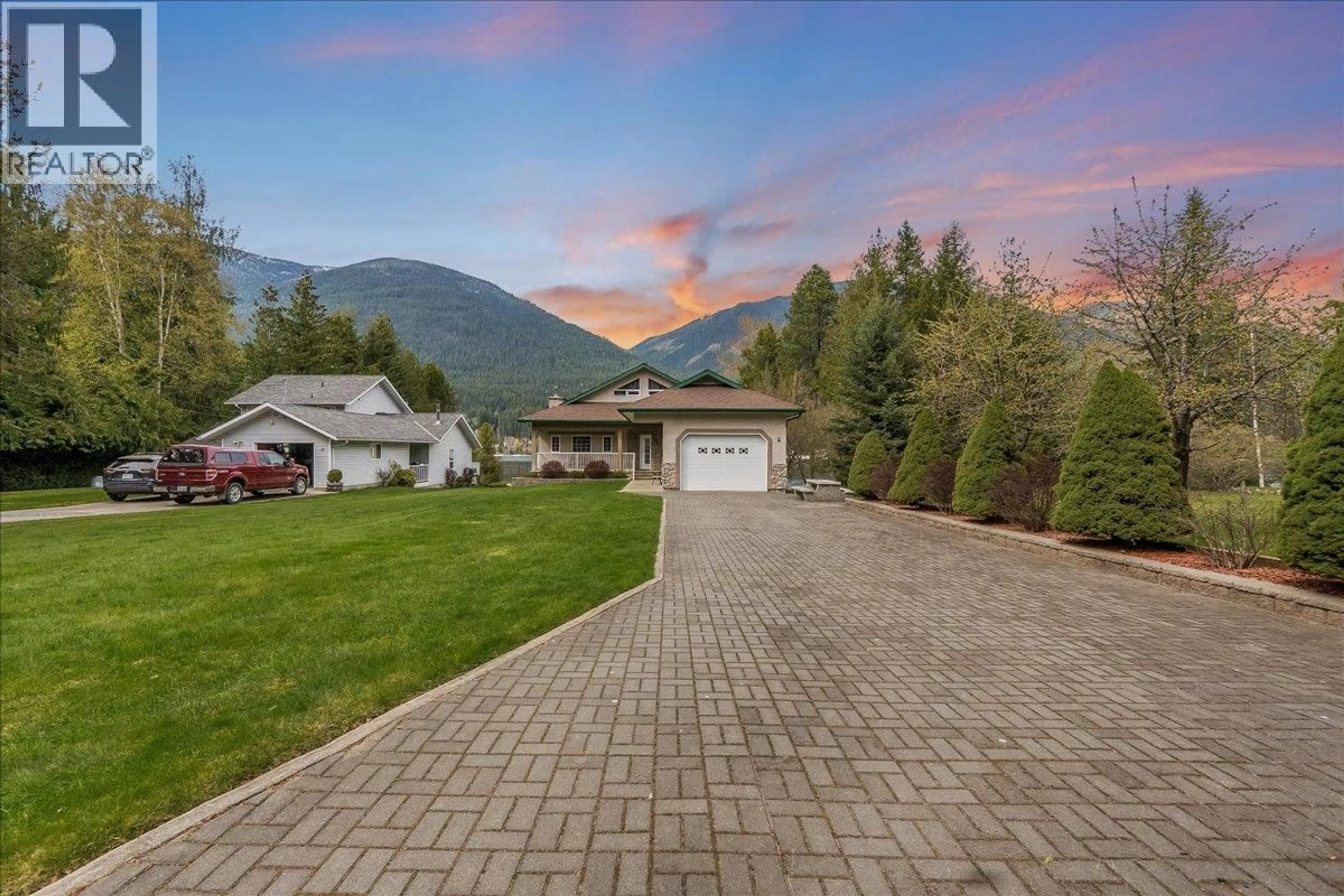 A pic from outside/outdoor area/front of a property/back of a property/a pic from drone, mountain view for 664 AINSLIE ROAD, Harrop British Columbia V1L6P6