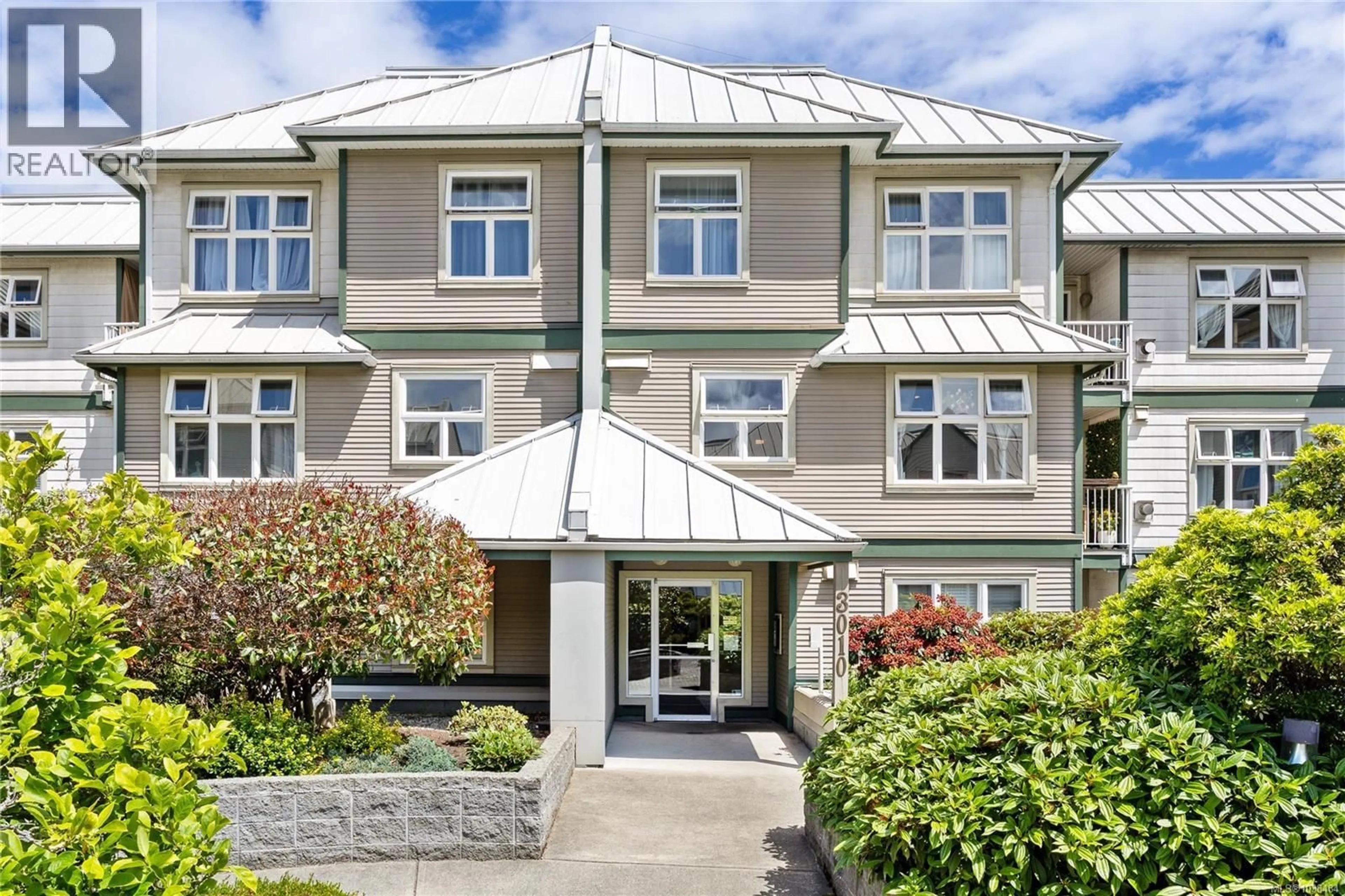 Indoor foyer for 212 - 3010 WASHINGTON AVENUE, Victoria British Columbia V9A1P6