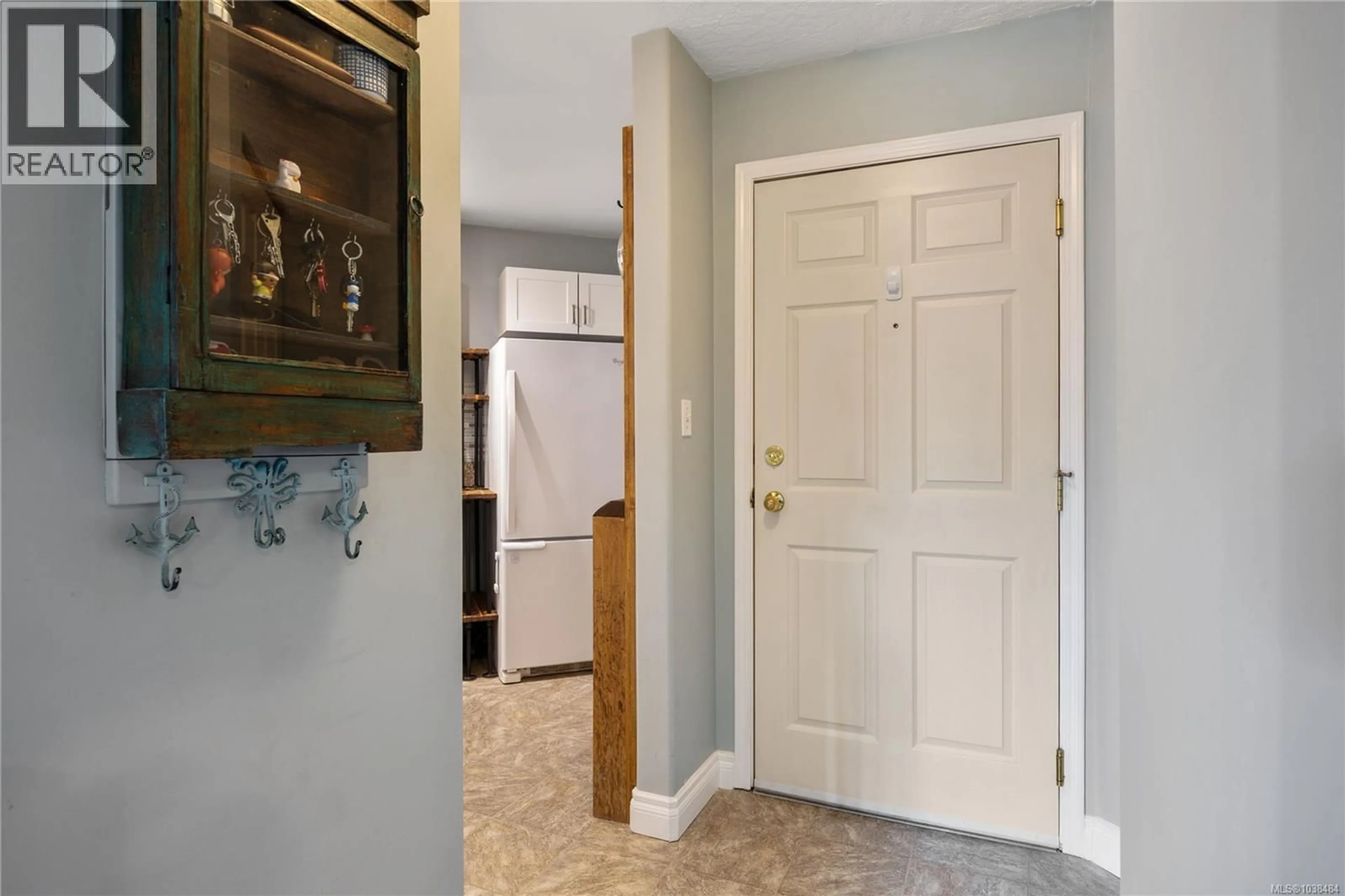 Indoor entryway for 212 - 3010 WASHINGTON AVENUE, Victoria British Columbia V9A1P6