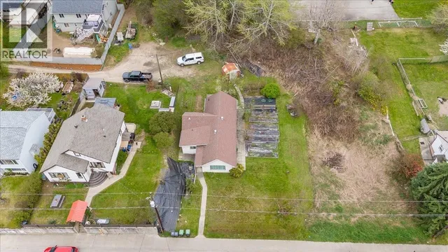 637 9TH AVENUE, Castlegar 4