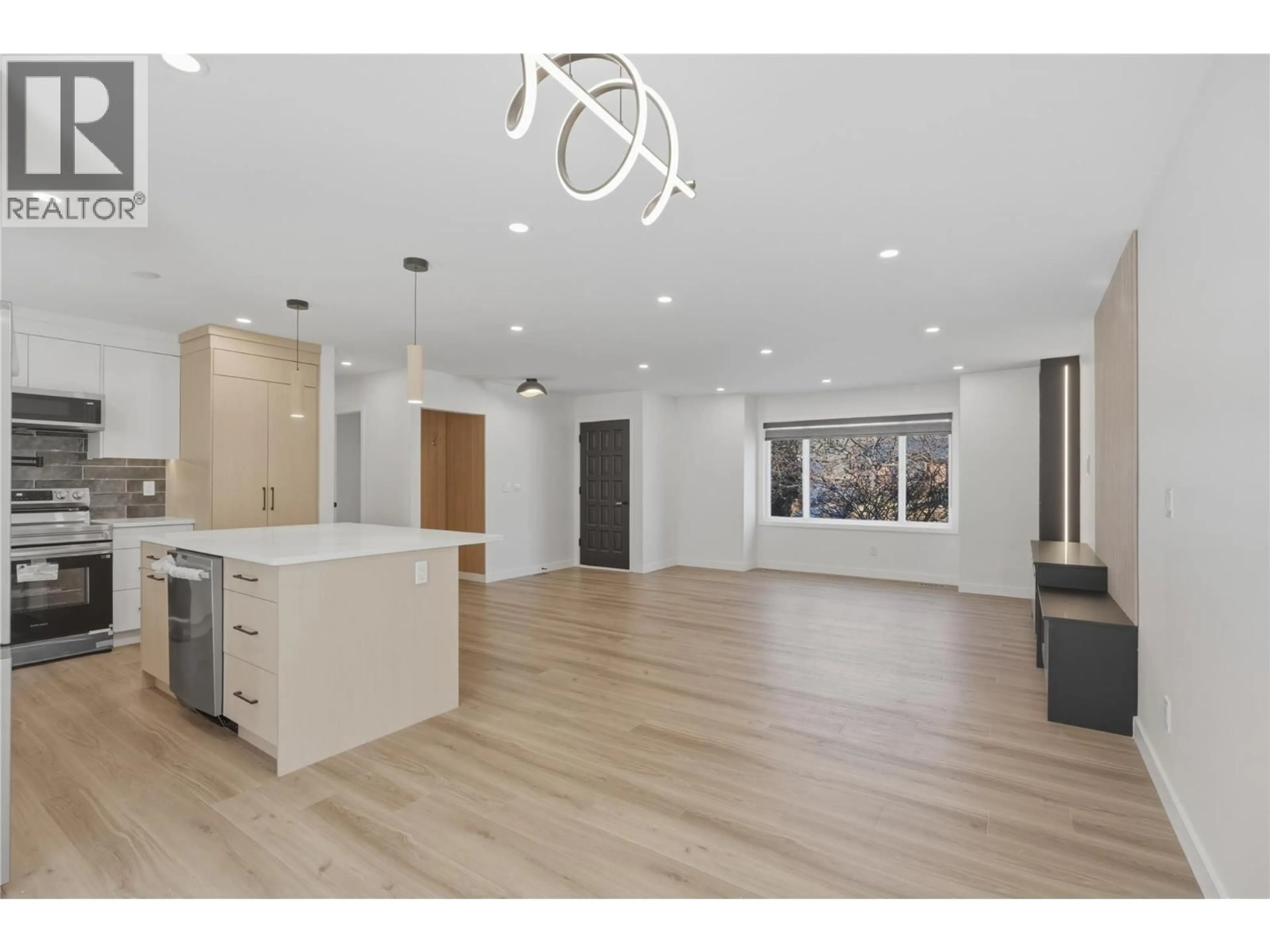 Open concept kitchen, unknown for 1259 HOOK DRIVE, Kamloops British Columbia V2B7S8