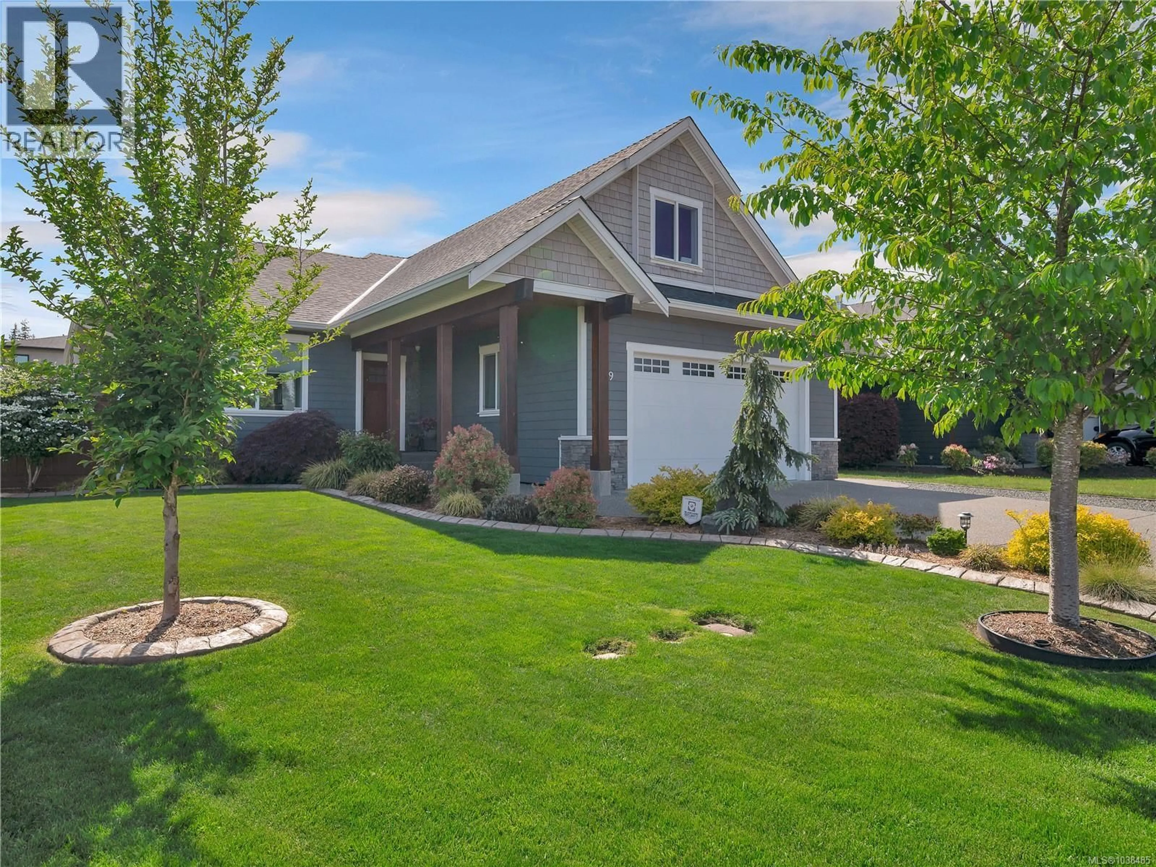 Home with vinyl exterior material, street for 719 SITKA STREET, Campbell River British Columbia V9H0E5