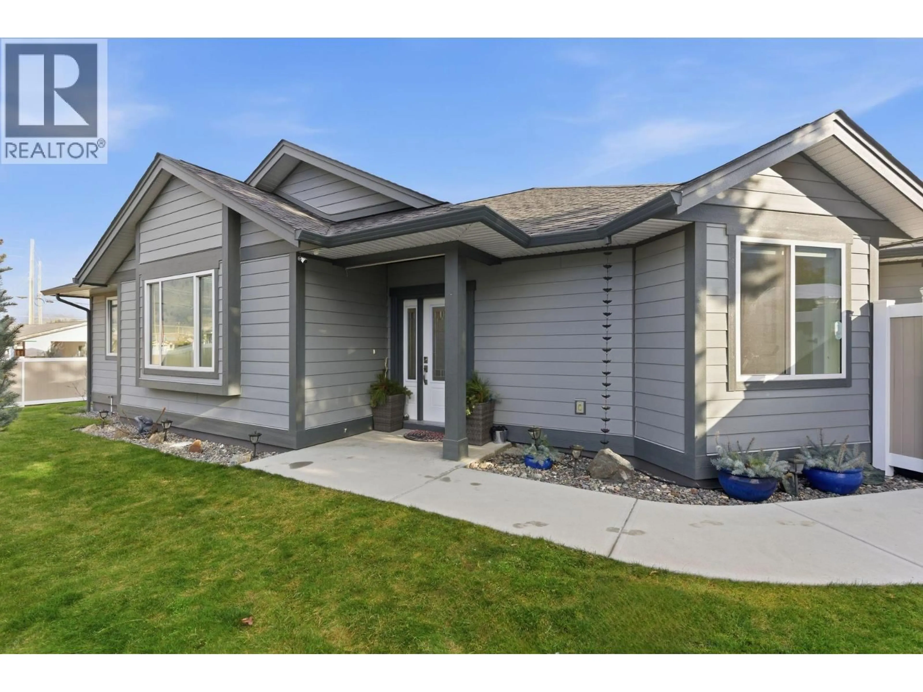 Home with vinyl exterior material, street for 402 11 AVENUE, Keremeos British Columbia V0X1N3