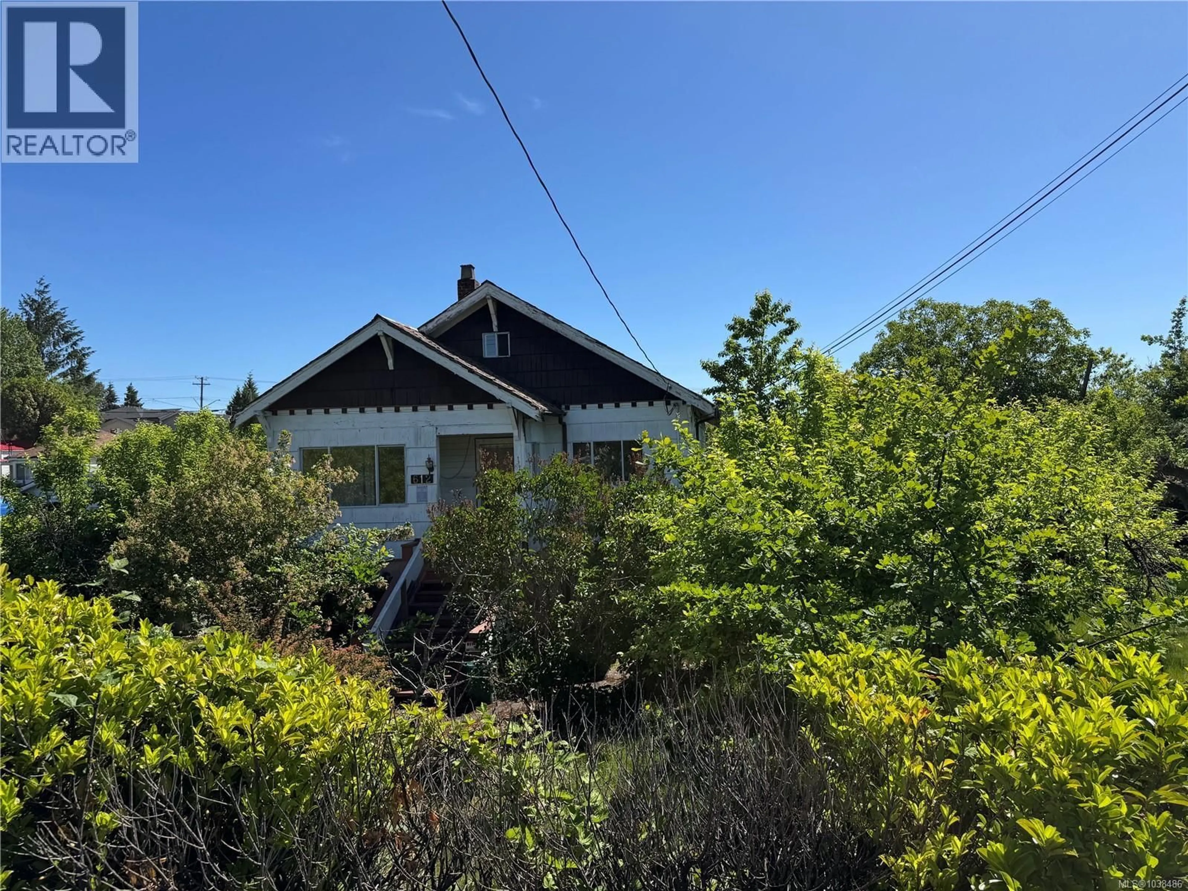 A pic from outside/outdoor area/front of a property/back of a property/a pic from drone, street for 612 HAMILTON AVENUE, Nanaimo British Columbia V9R4G2