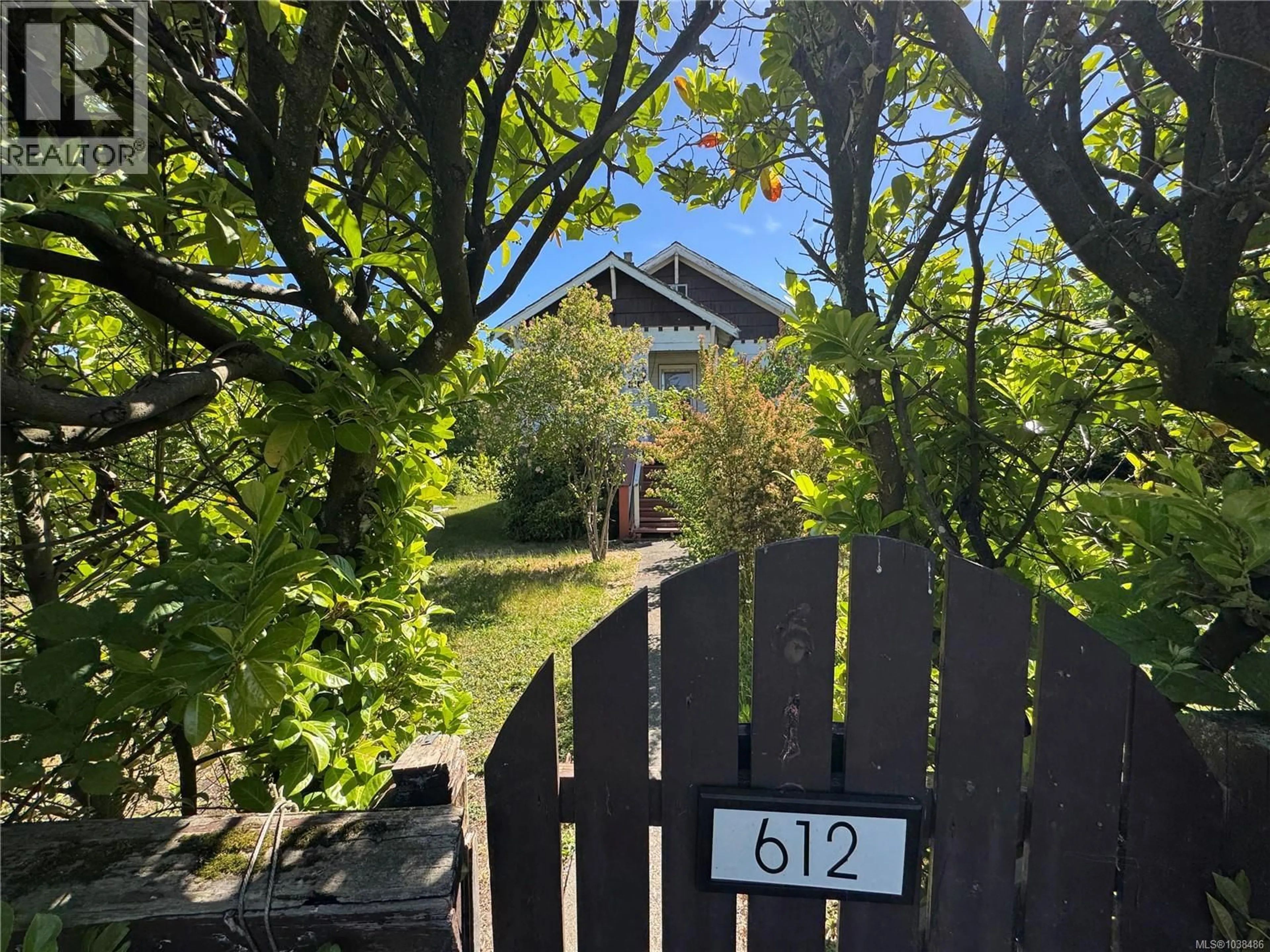 A pic from outside/outdoor area/front of a property/back of a property/a pic from drone, street for 612 HAMILTON AVENUE, Nanaimo British Columbia V9R4G2