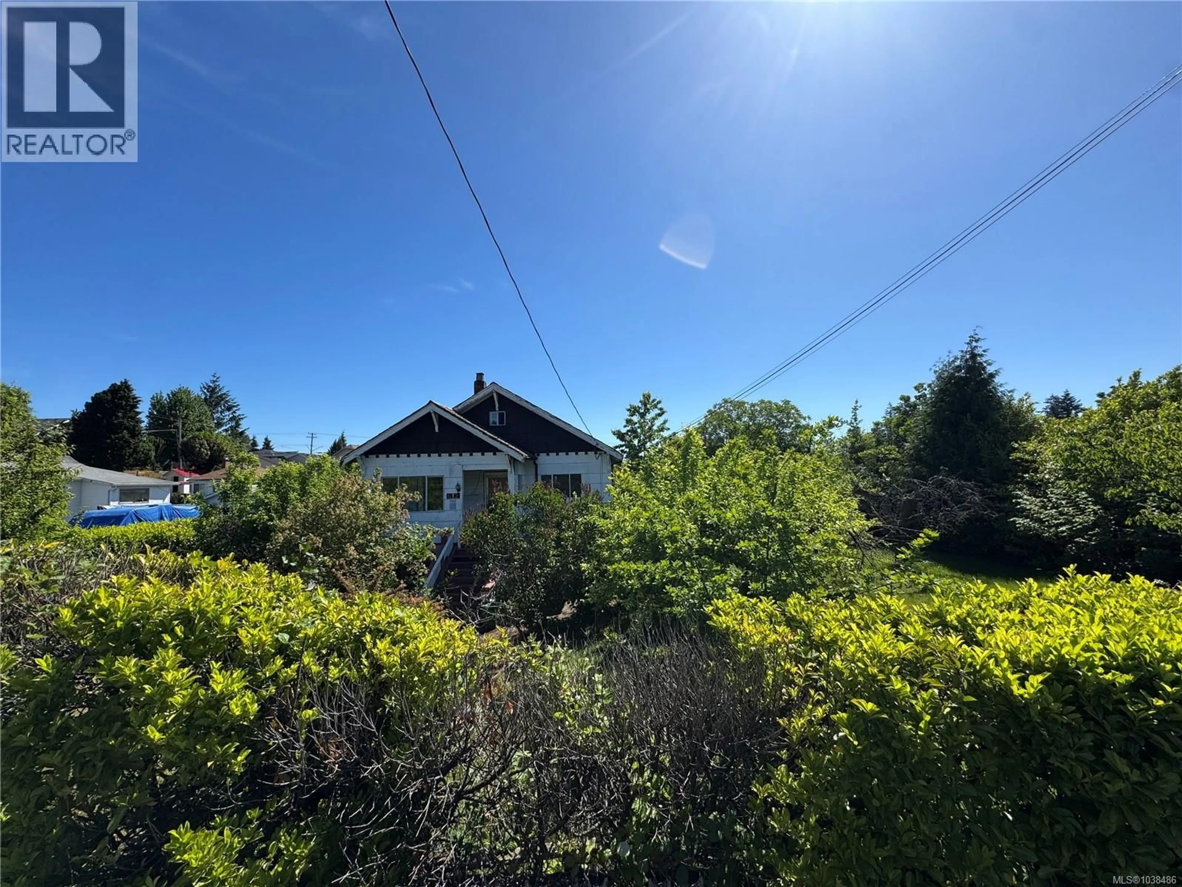 A pic from outside/outdoor area/front of a property/back of a property/a pic from drone, street for 612 HAMILTON AVENUE, Nanaimo British Columbia V9R4G2