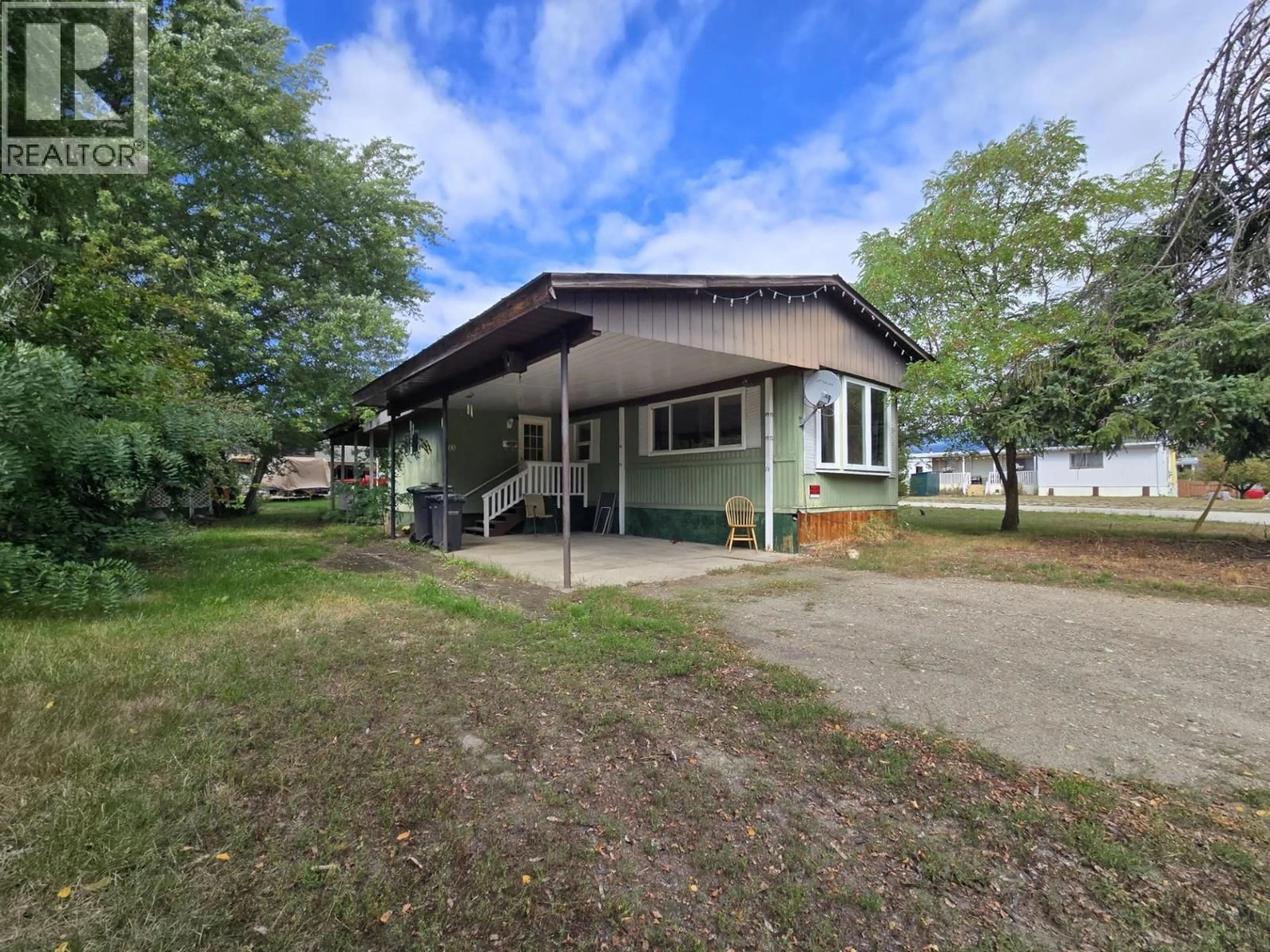 A pic from outside/outdoor area/front of a property/back of a property/a pic from drone, unknown for 300 3RD AVENUE, Castlegar British Columbia V1N2A6