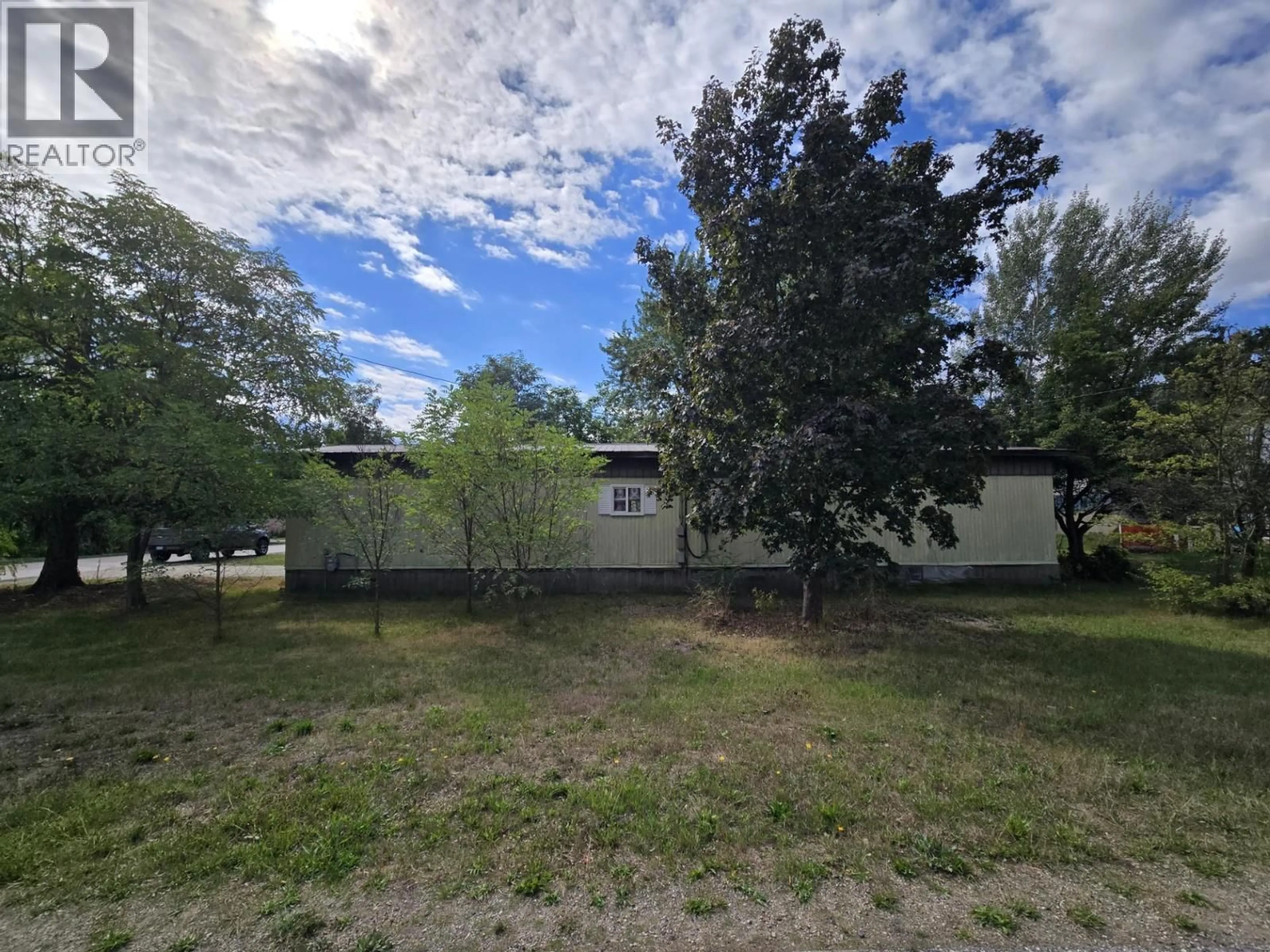 A pic from outside/outdoor area/front of a property/back of a property/a pic from drone, unknown for 300 3RD AVENUE, Castlegar British Columbia V1N2A6