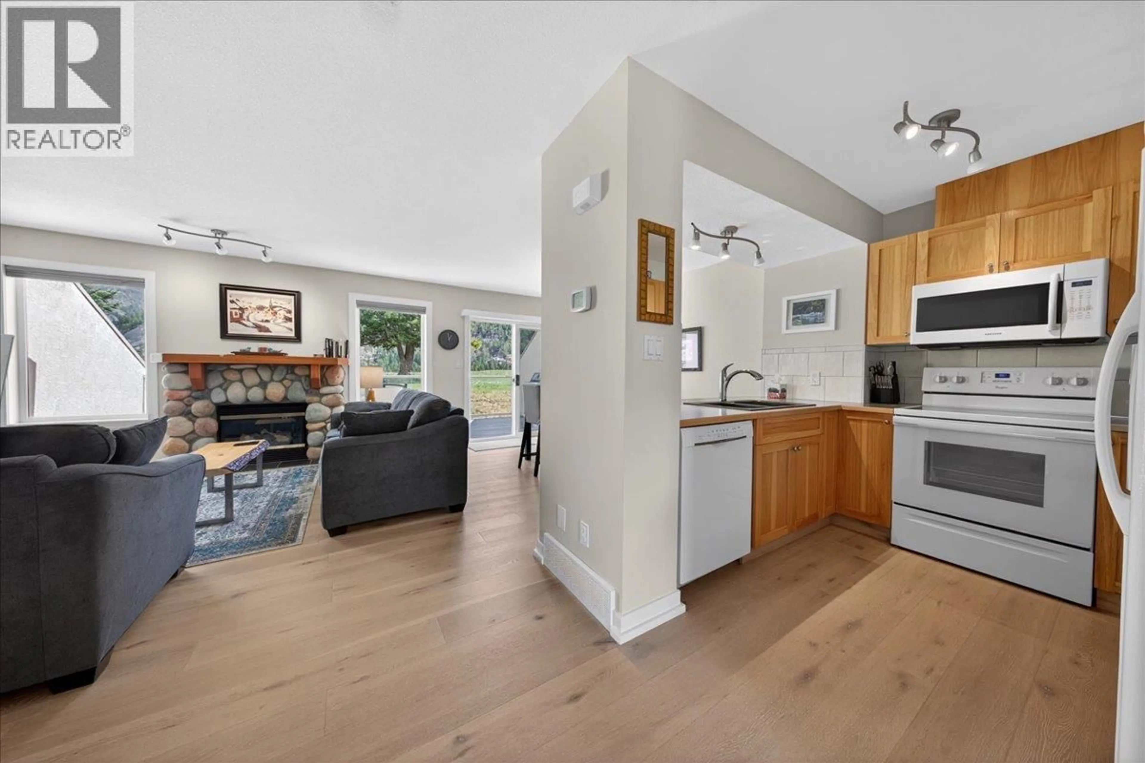 Open concept kitchen, unknown for 169 - 4904 RIDGE ROAD, Radium Hot Springs British Columbia V0A1M0