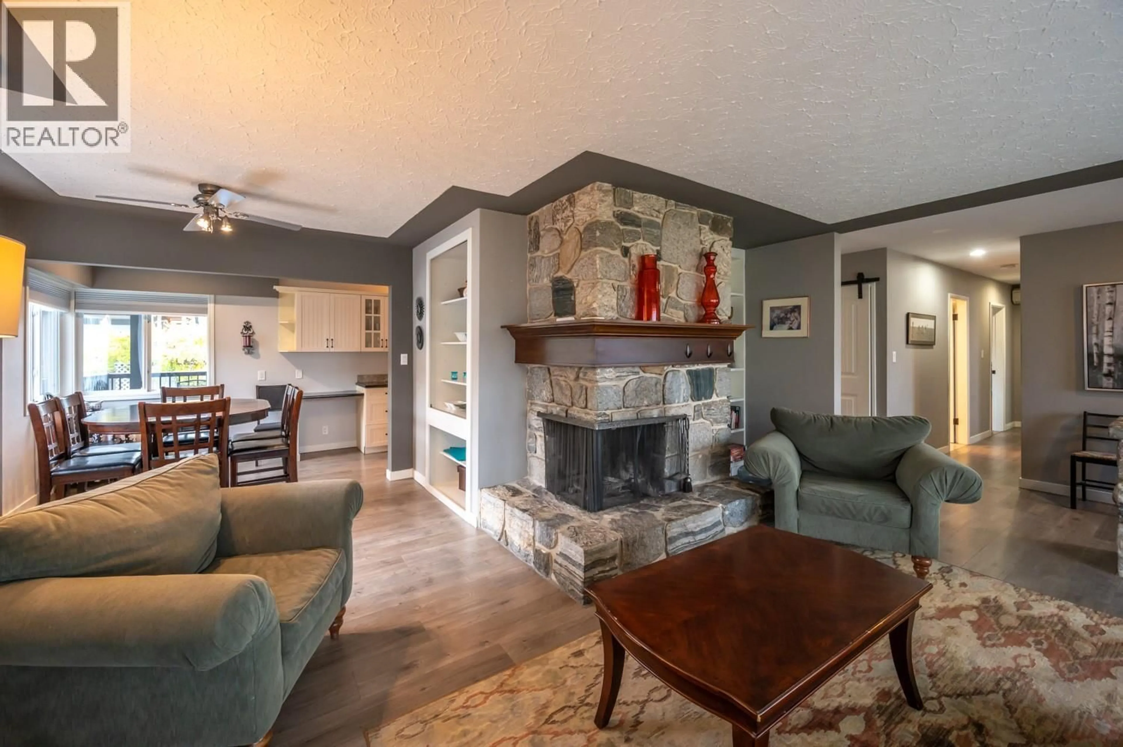 Living room with furniture, unknown for 1524 RIDGEDALE AVENUE, Penticton British Columbia V2A2S4