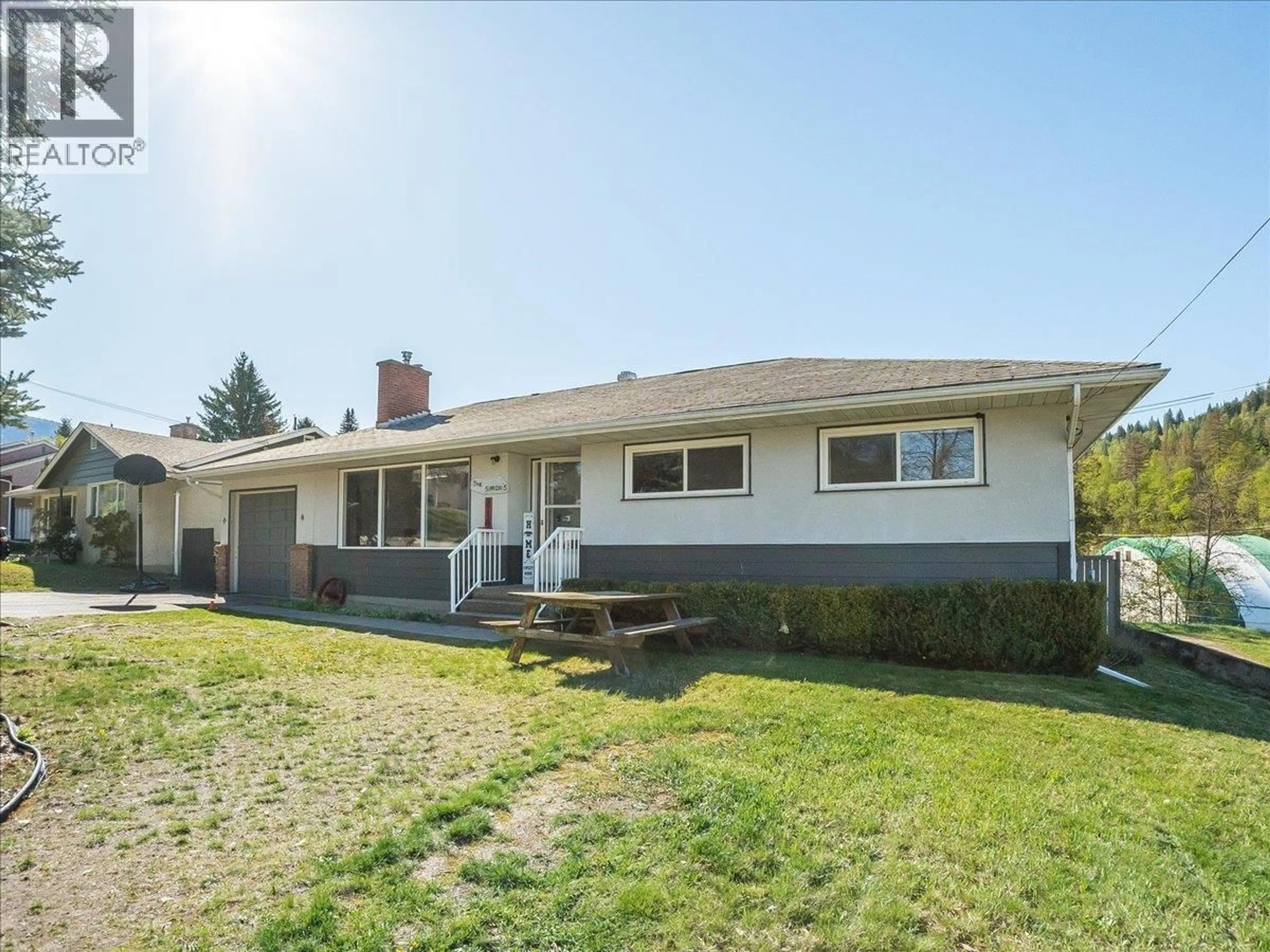 Unknown for 814 10TH STREET, Castlegar British Columbia V1N2H8